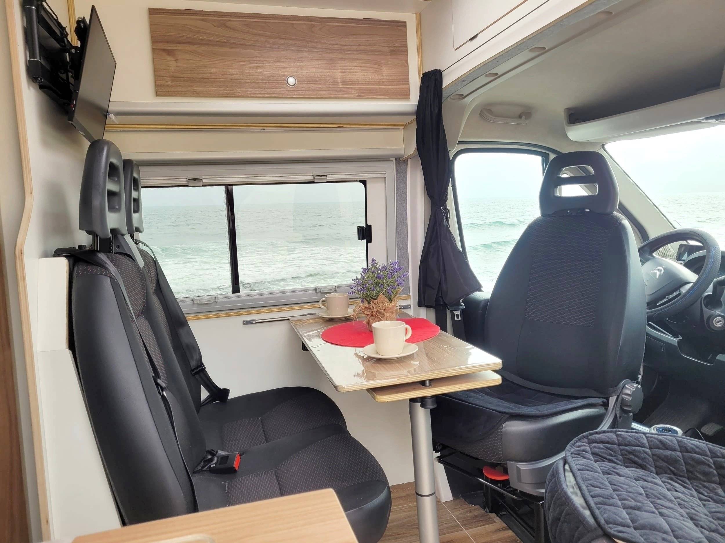 Coin repas Citroën Jumper 2,2 l 120ch - Yescapa