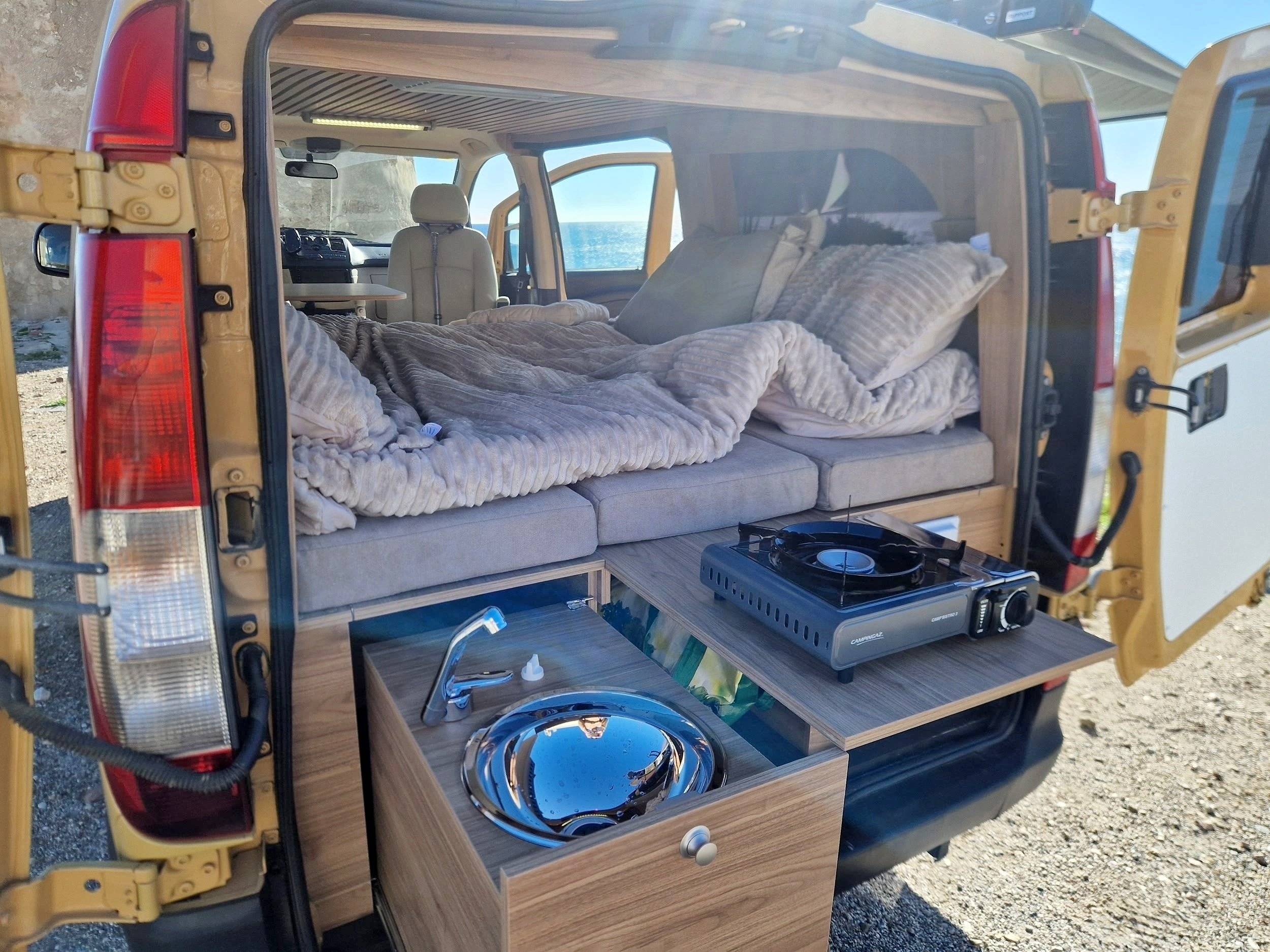 Angolo cucina Mercedes Vito 111 CDI 116 ch - Yescapa