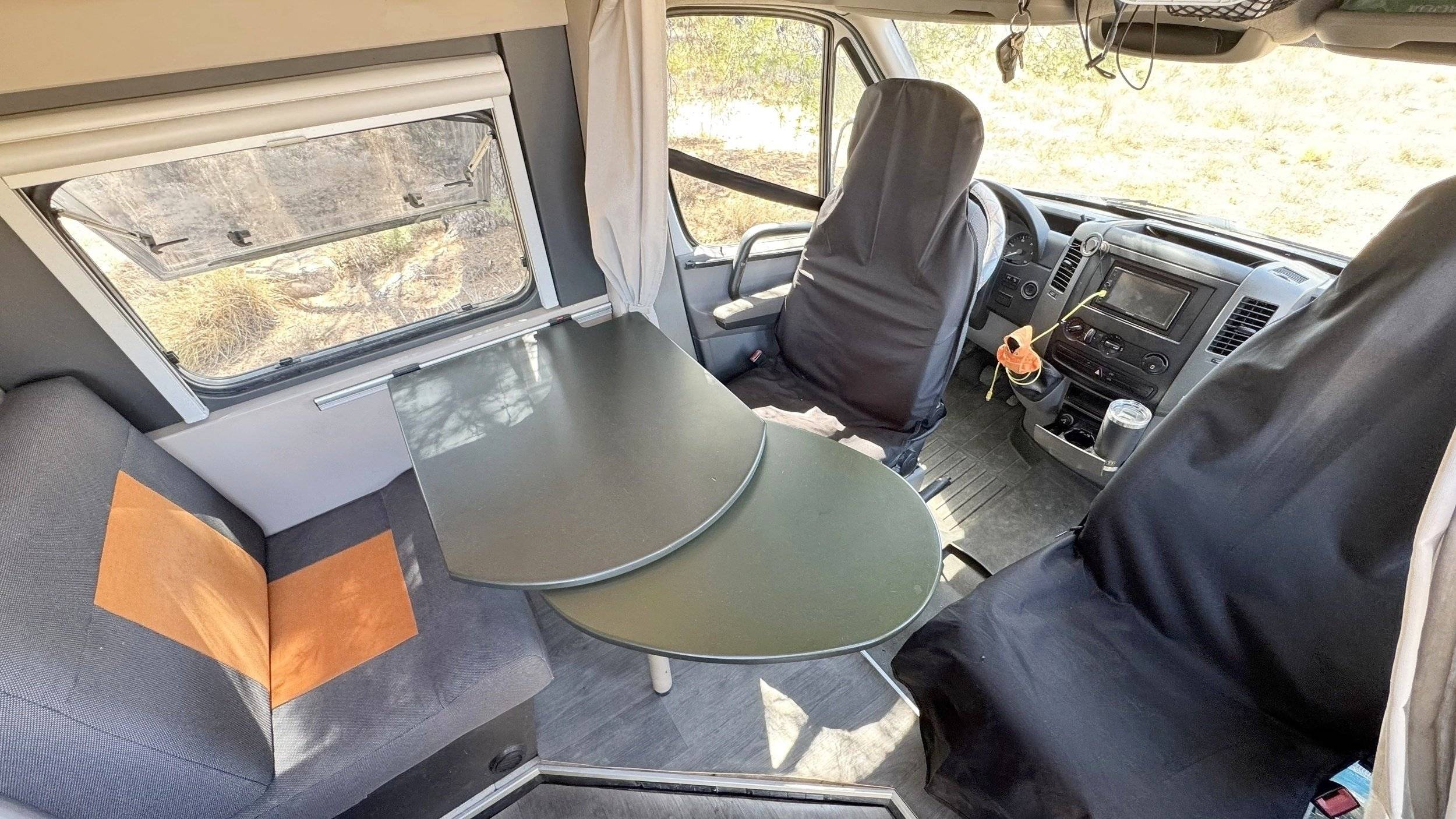 Dining Area Mercedes Sprinter 4x4 2,2 l 163 ch - Yescapa