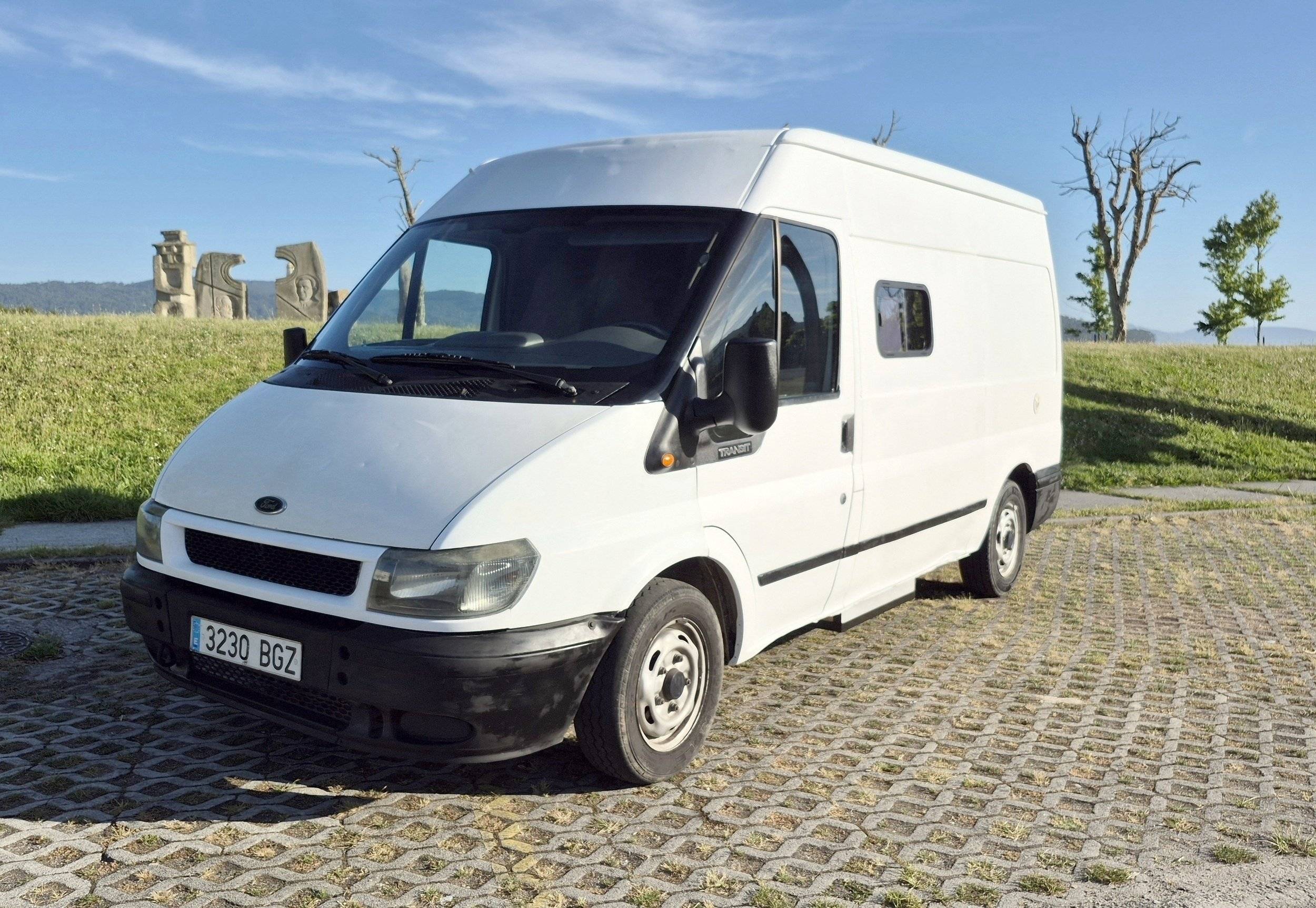 Vista de 3/4 Ford - Yescapa