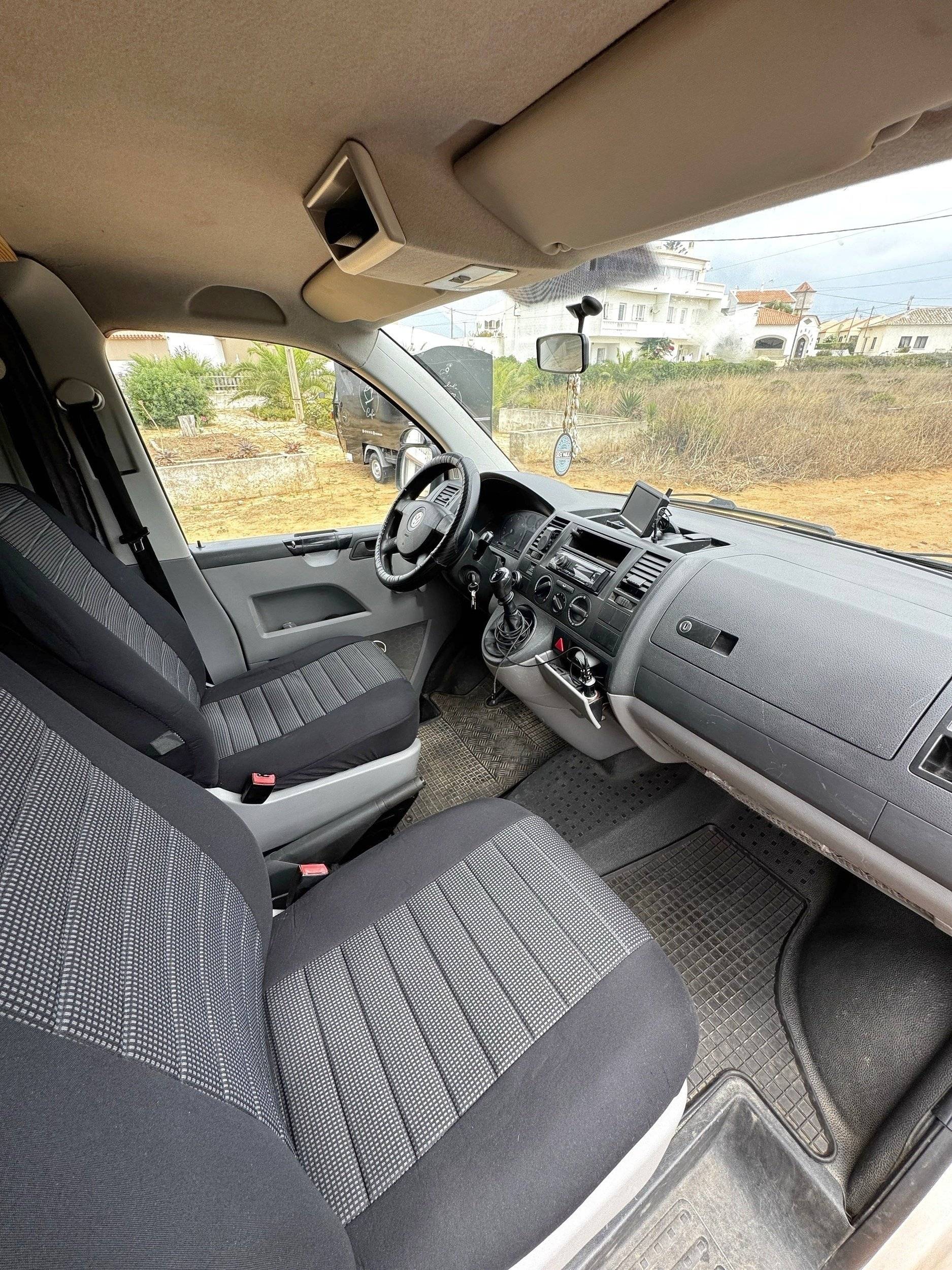 Driver's compartment Volkswagen T5 2 l 84 ch - Yescapa