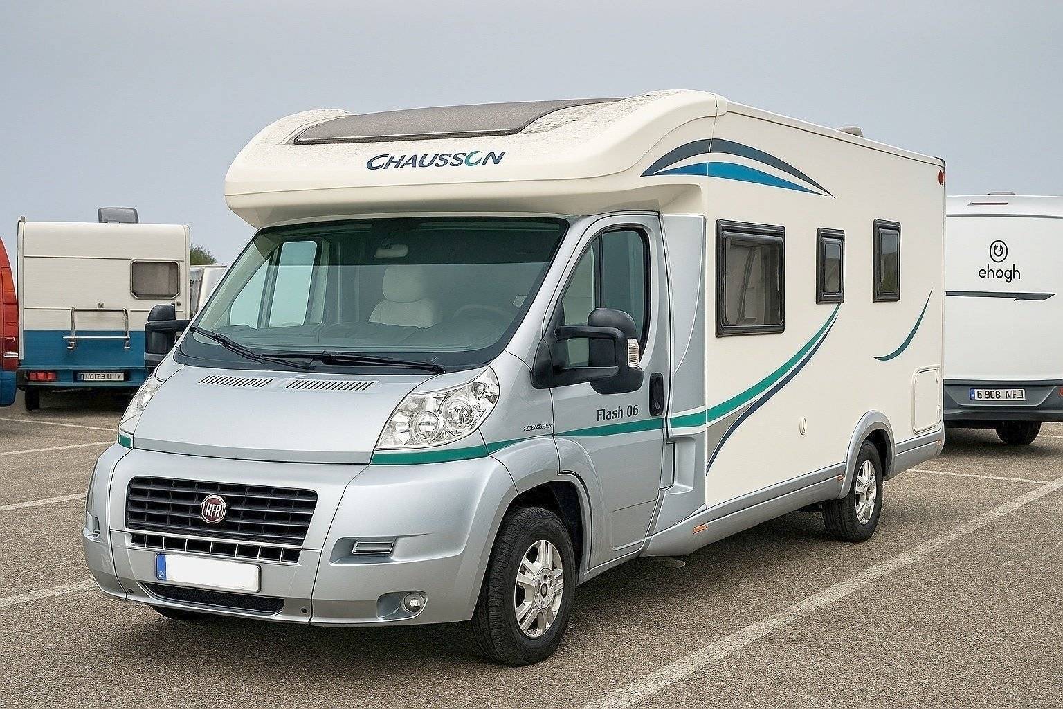 Voorkant 3/4 Fiat Ducato 130 multijet - Yescapa