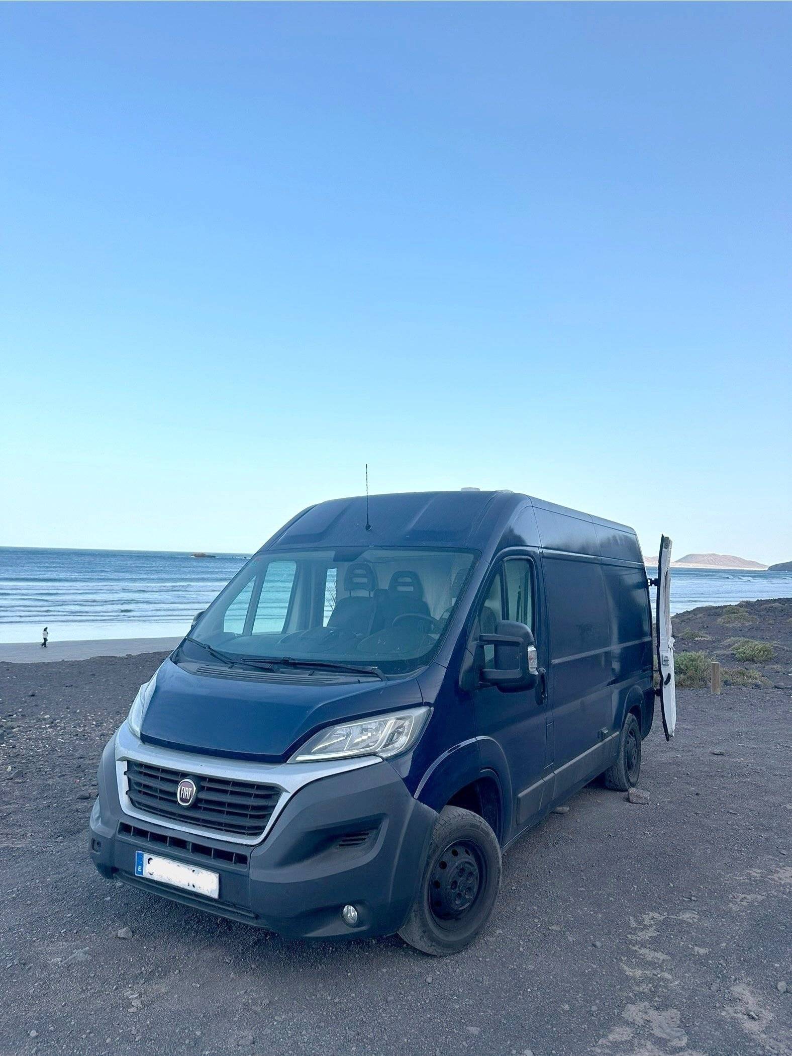 Front view from 3/4 Fiat Ducato 2,0 l 130 ch - Yescapa
