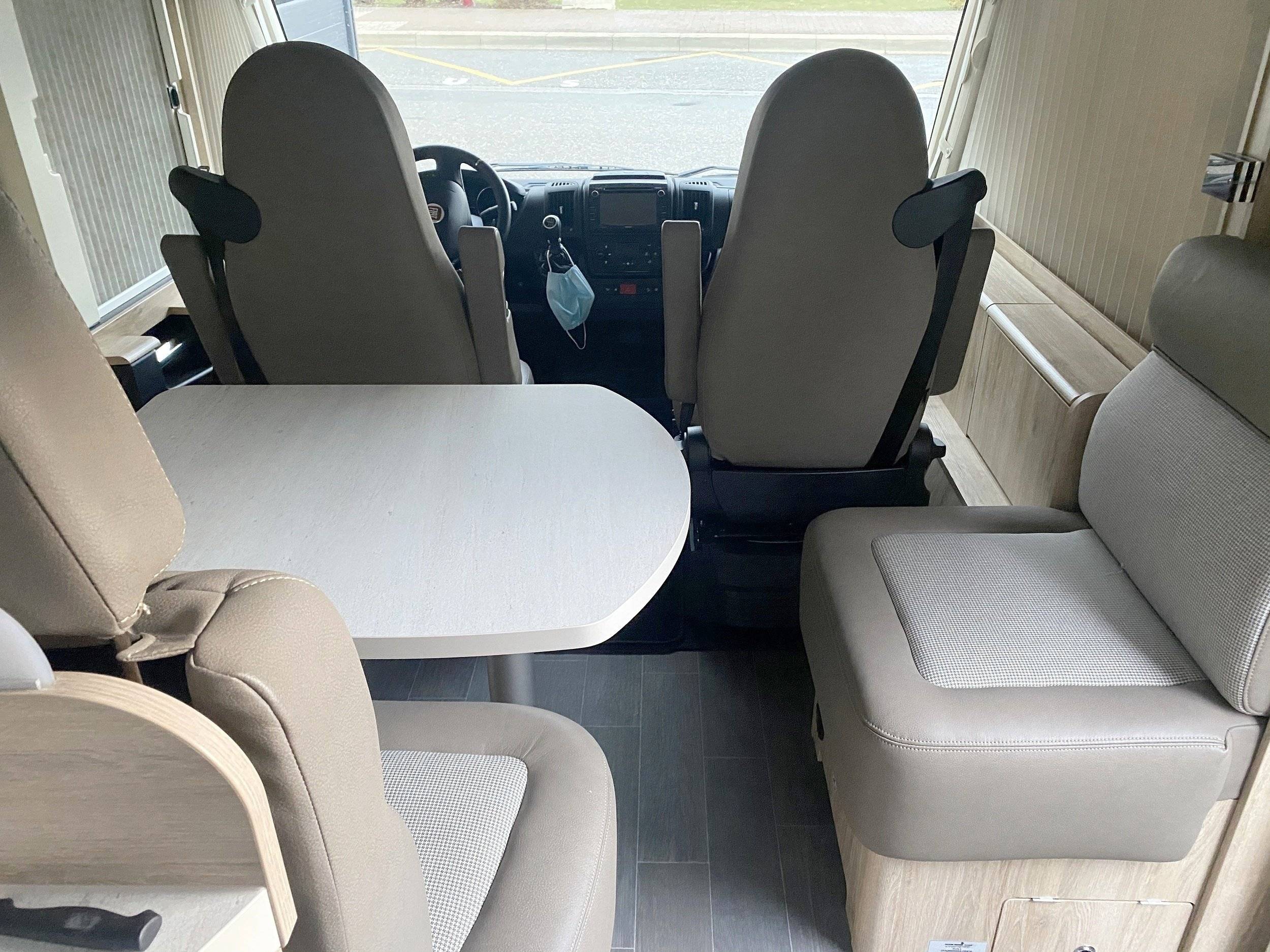 Coin repas Fiat Ducato 2,3 130 ch - Yescapa