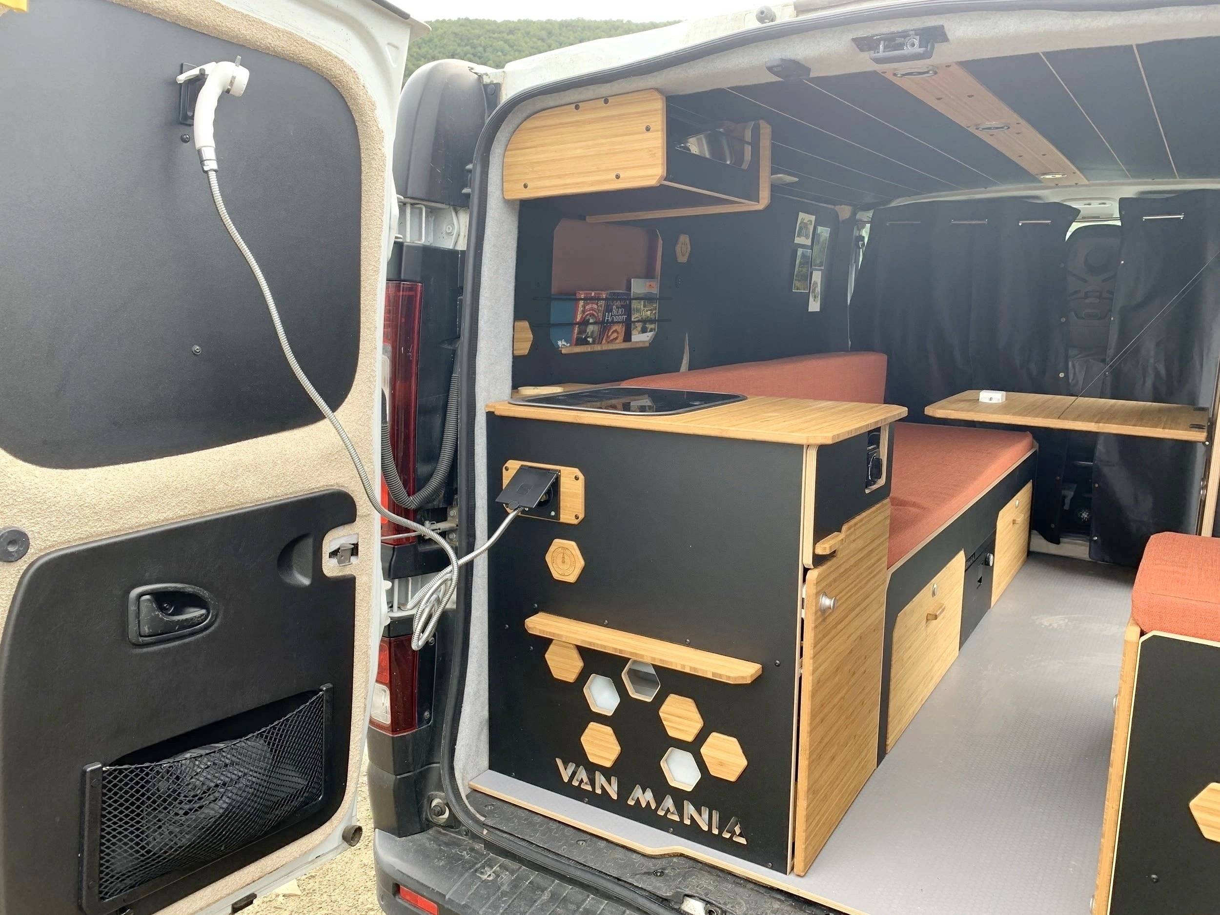 Van Mania Kit North