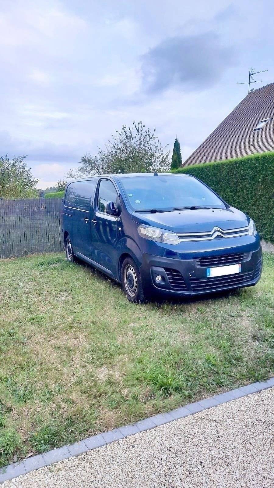 schräge Vorderansicht Citroën - Yescapa