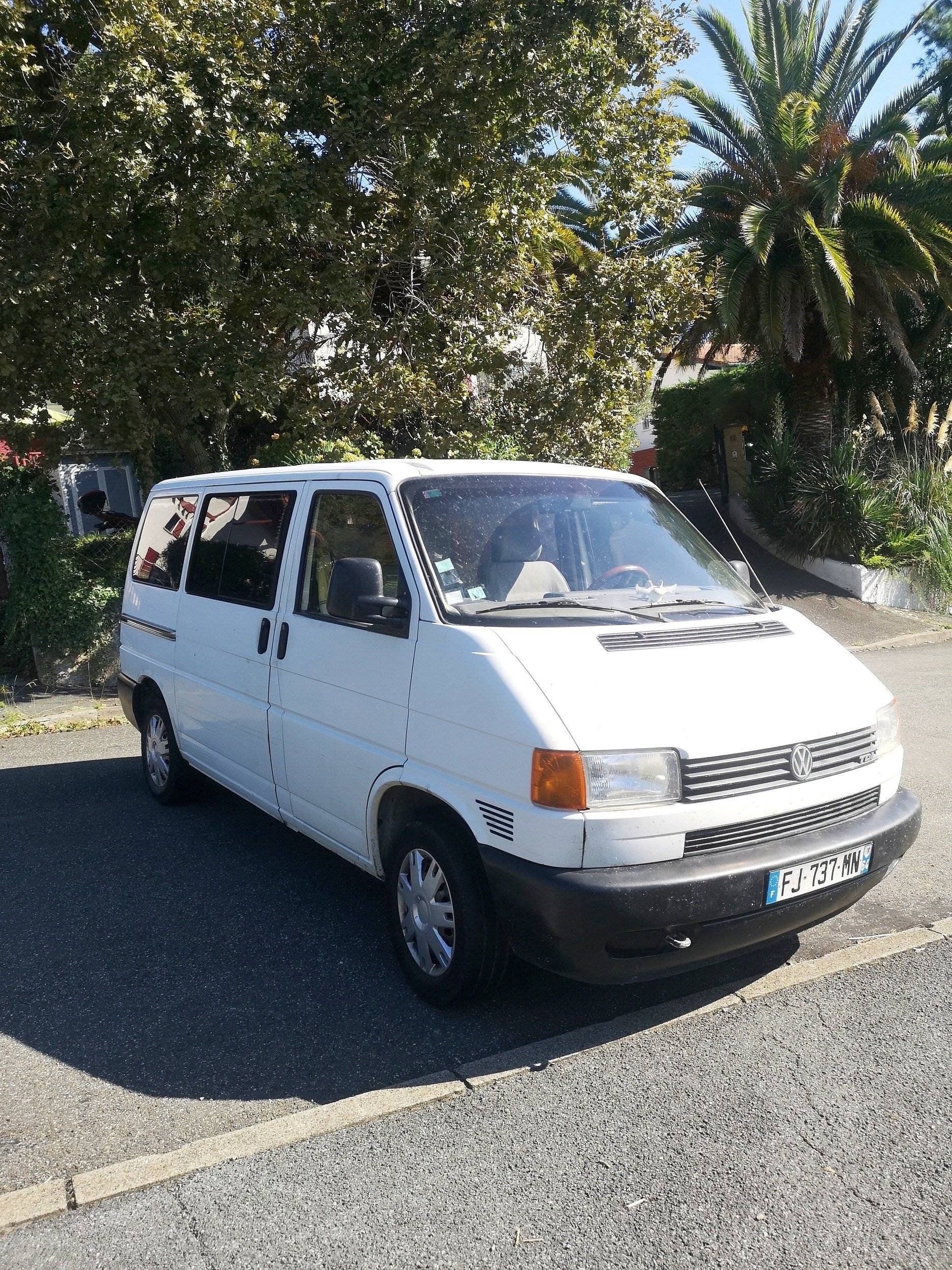 Front view from 3/4 Volkswagen Volkswagen T4 - Yescapa