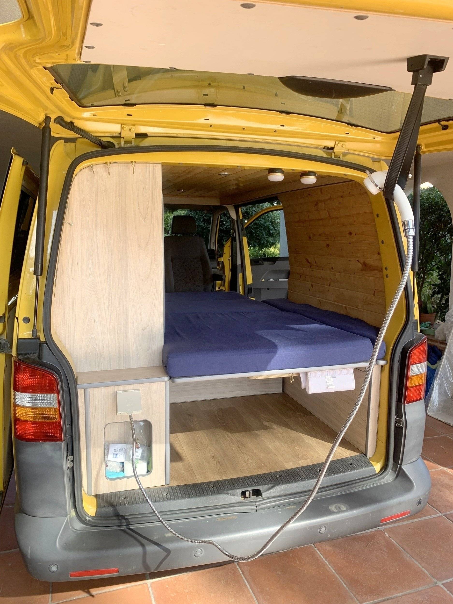 Berth Volkswagen T5 1,9 l 102 ch - Yescapa