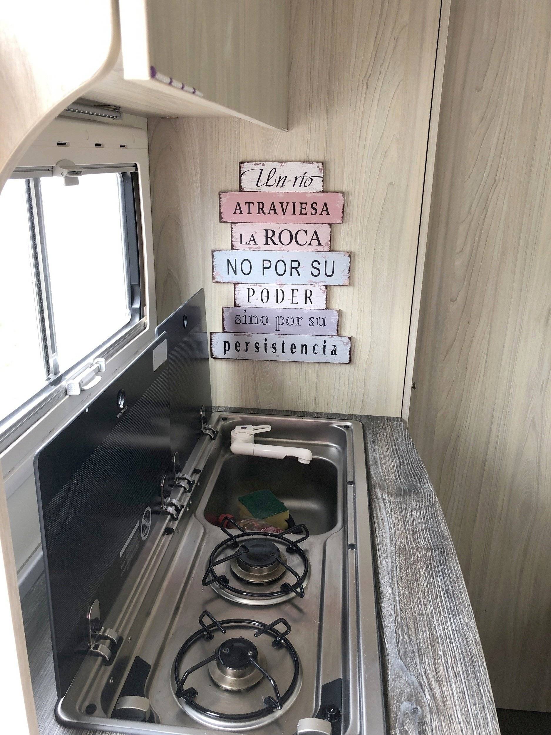 Dining Area Fiat Doblo Cargo Maxi 1,6 l 105 ch - Yescapa