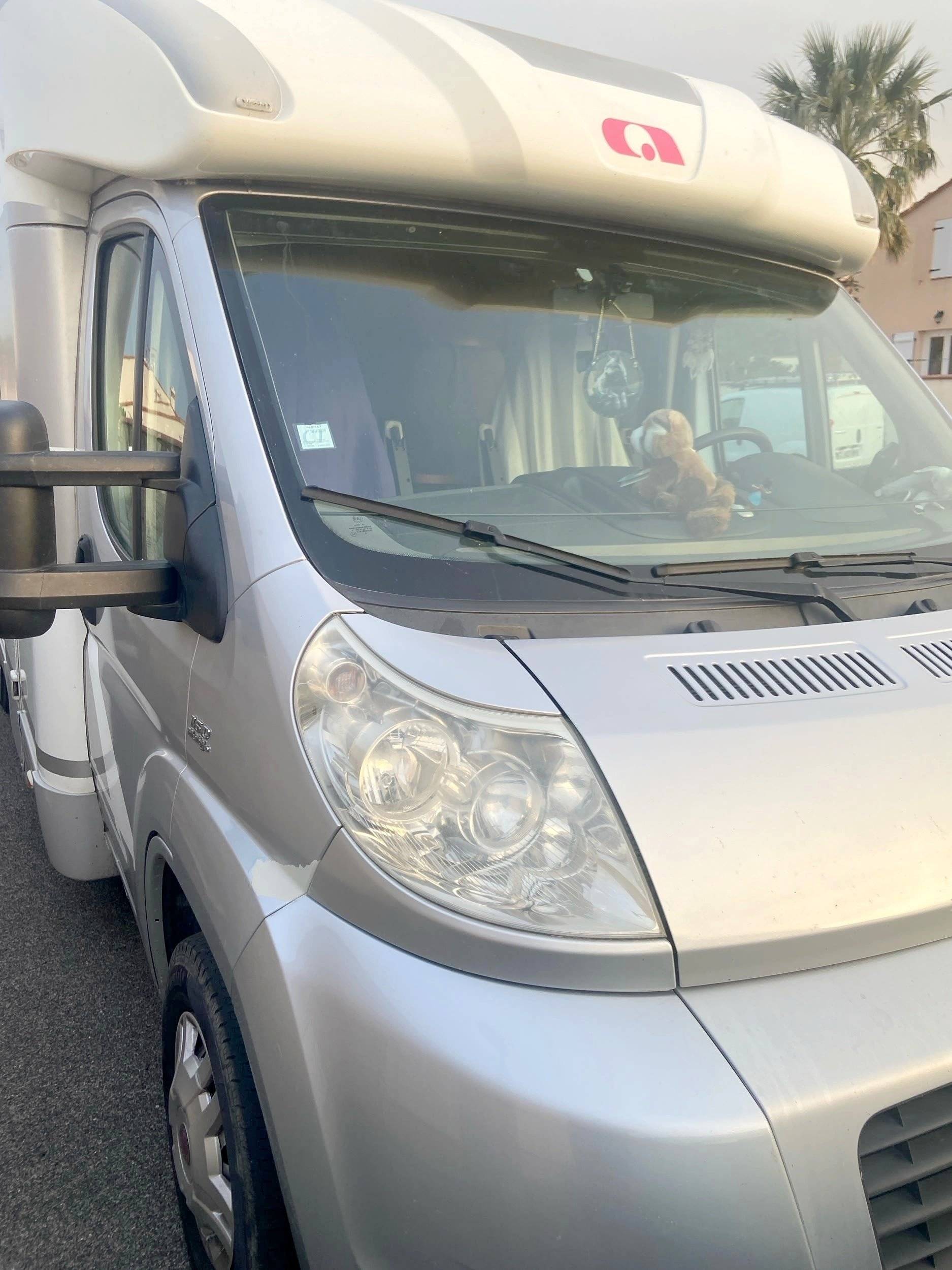 Vista de 3/4 Fiat 2,3 l 130 ch - Yescapa
