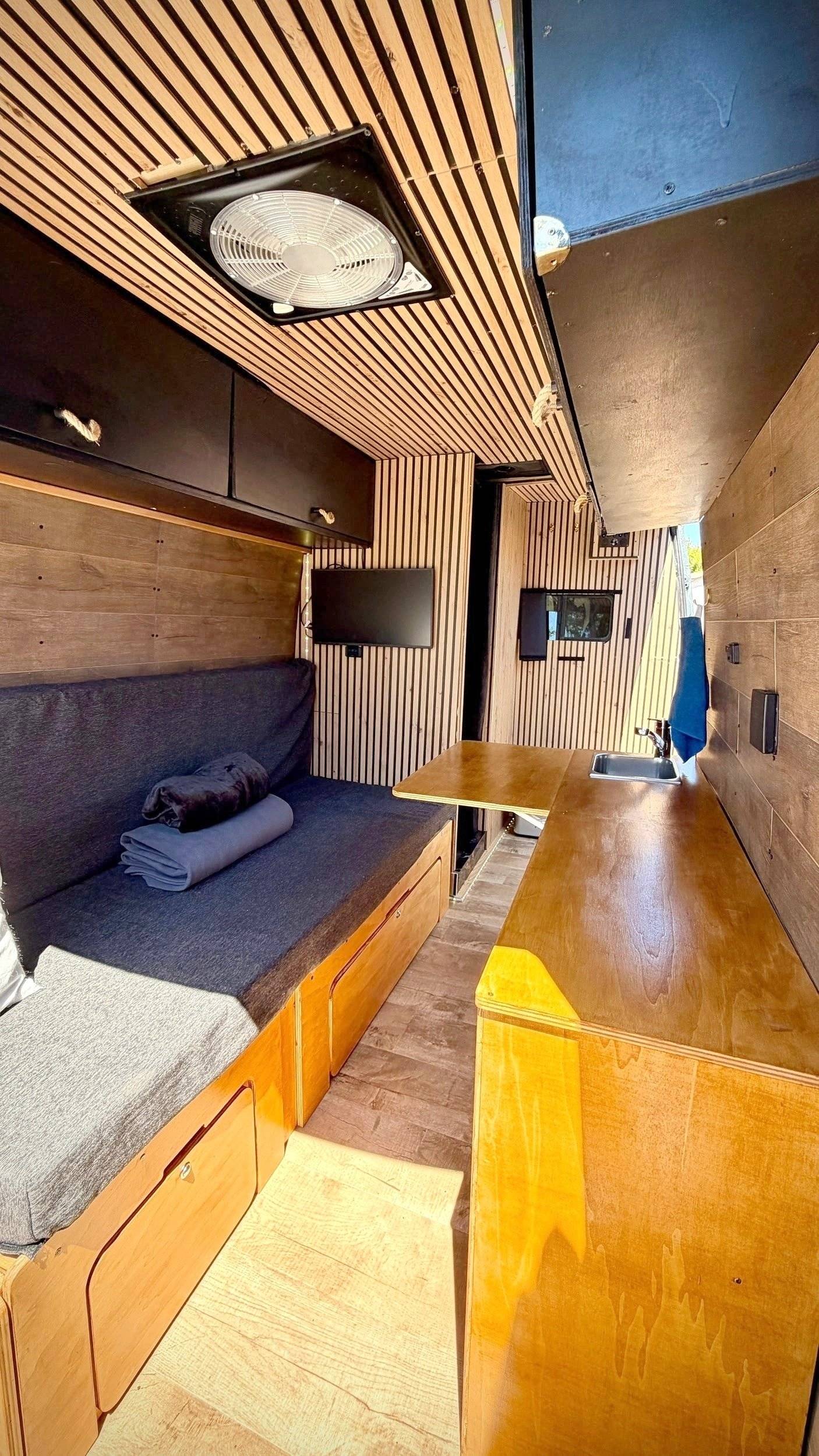 Comedor Mercedes - Yescapa