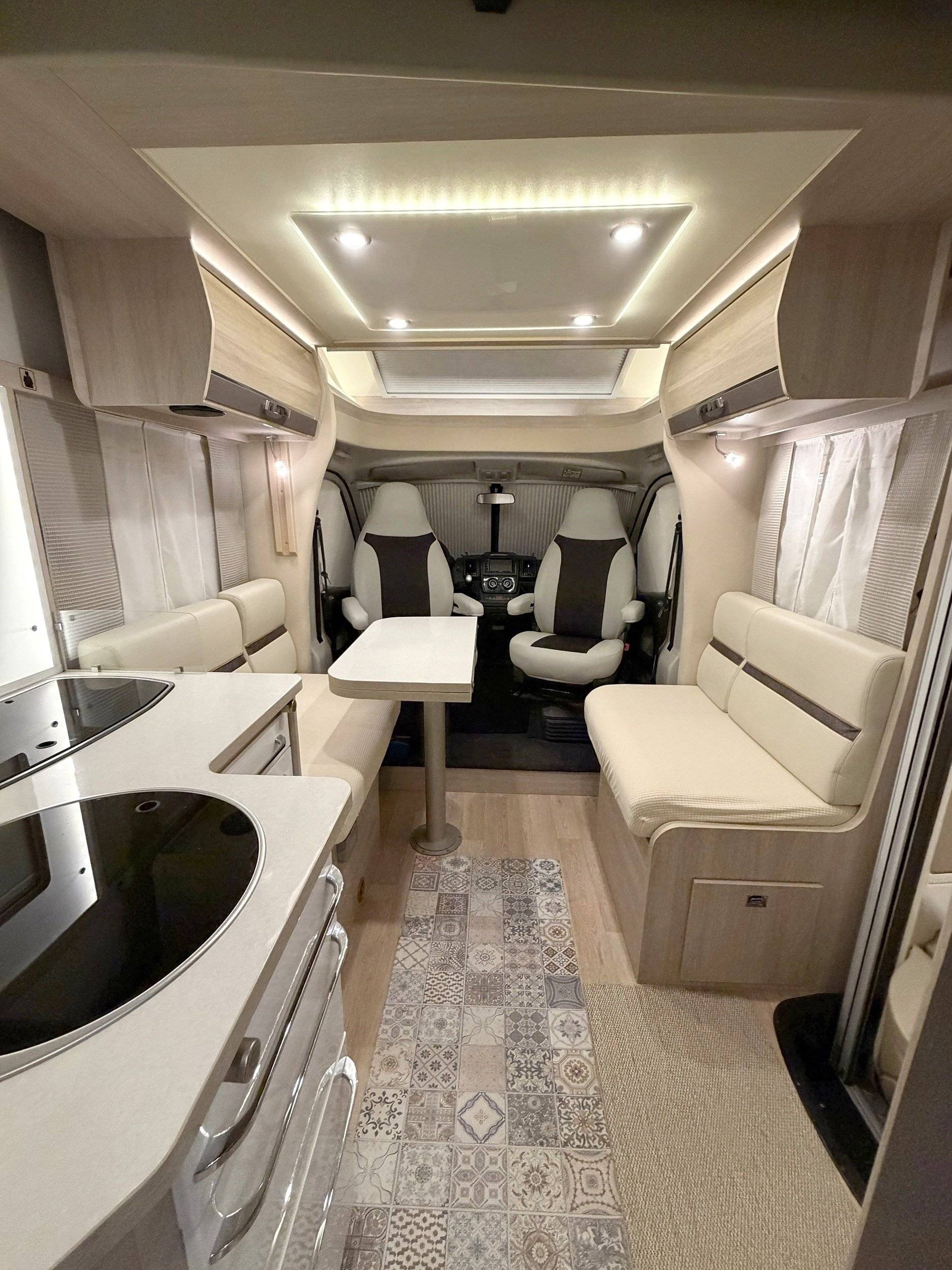 Área de jantar Fiat Fiat ducato - Yescapa