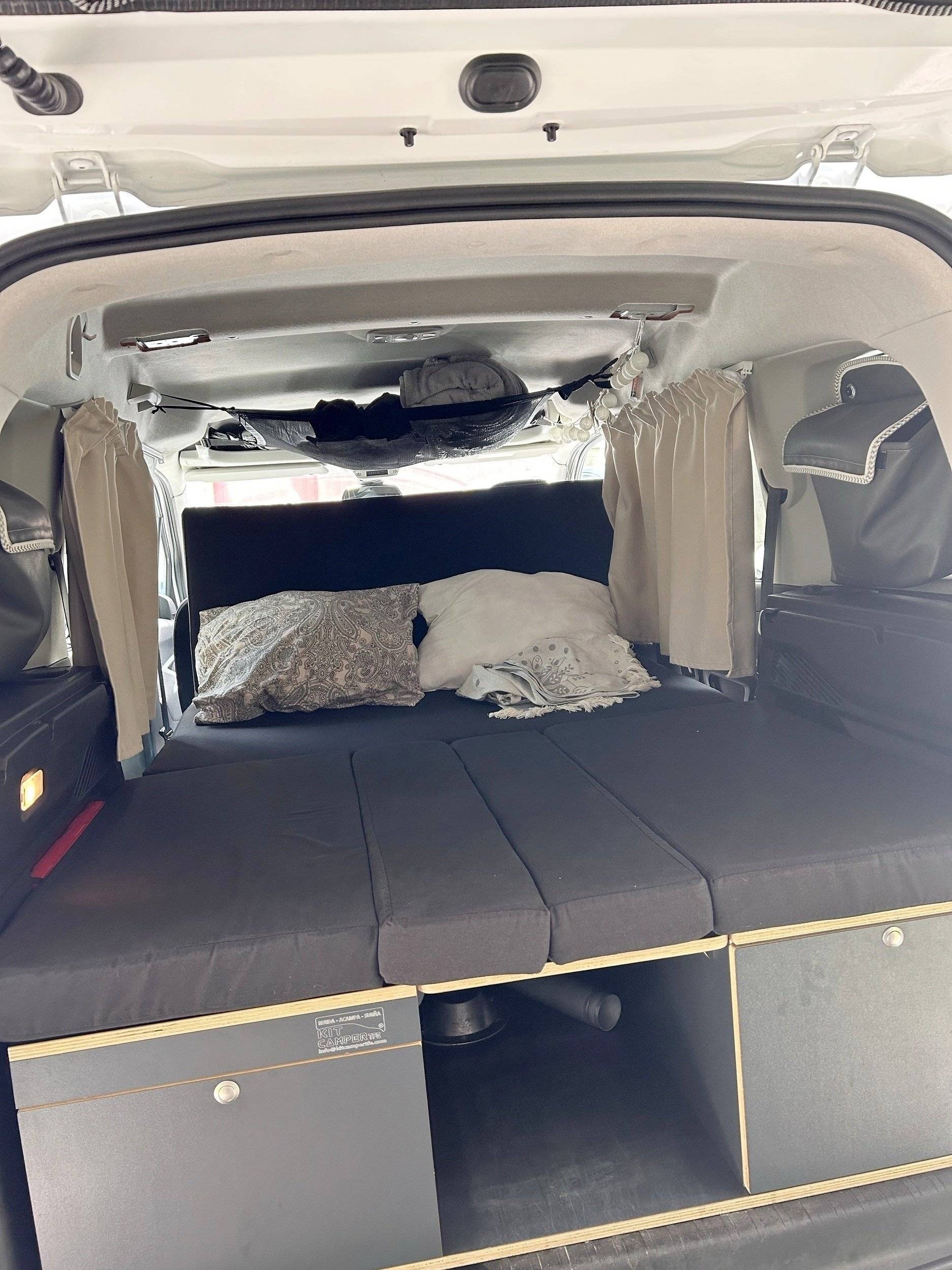 Berth Peugeot Peugeot Rifer BlueHDI 100 GTLine - Yescapa