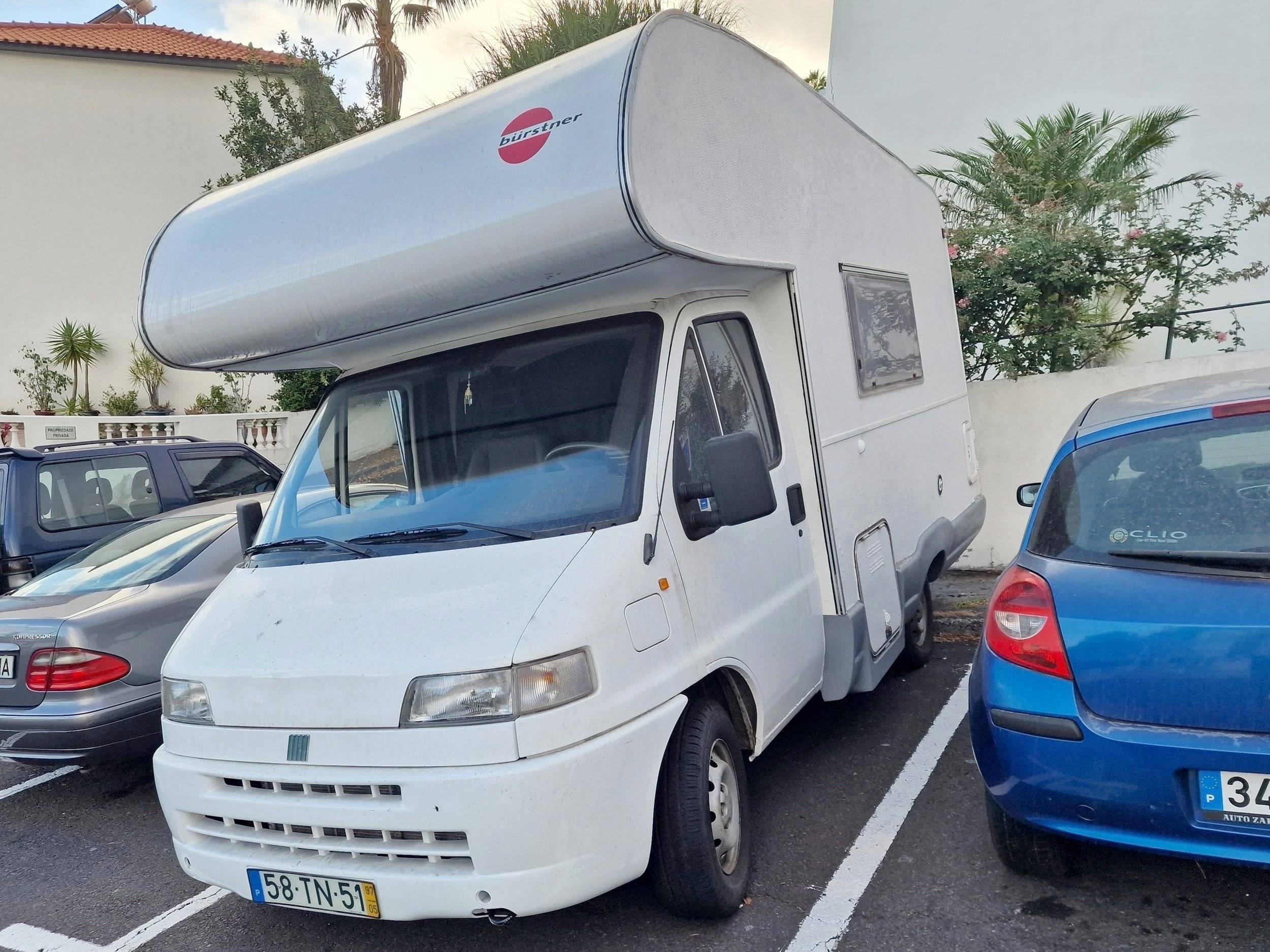 Vista del vehicle angle davanter Fiat FIAT DUCATO - Yescapa
