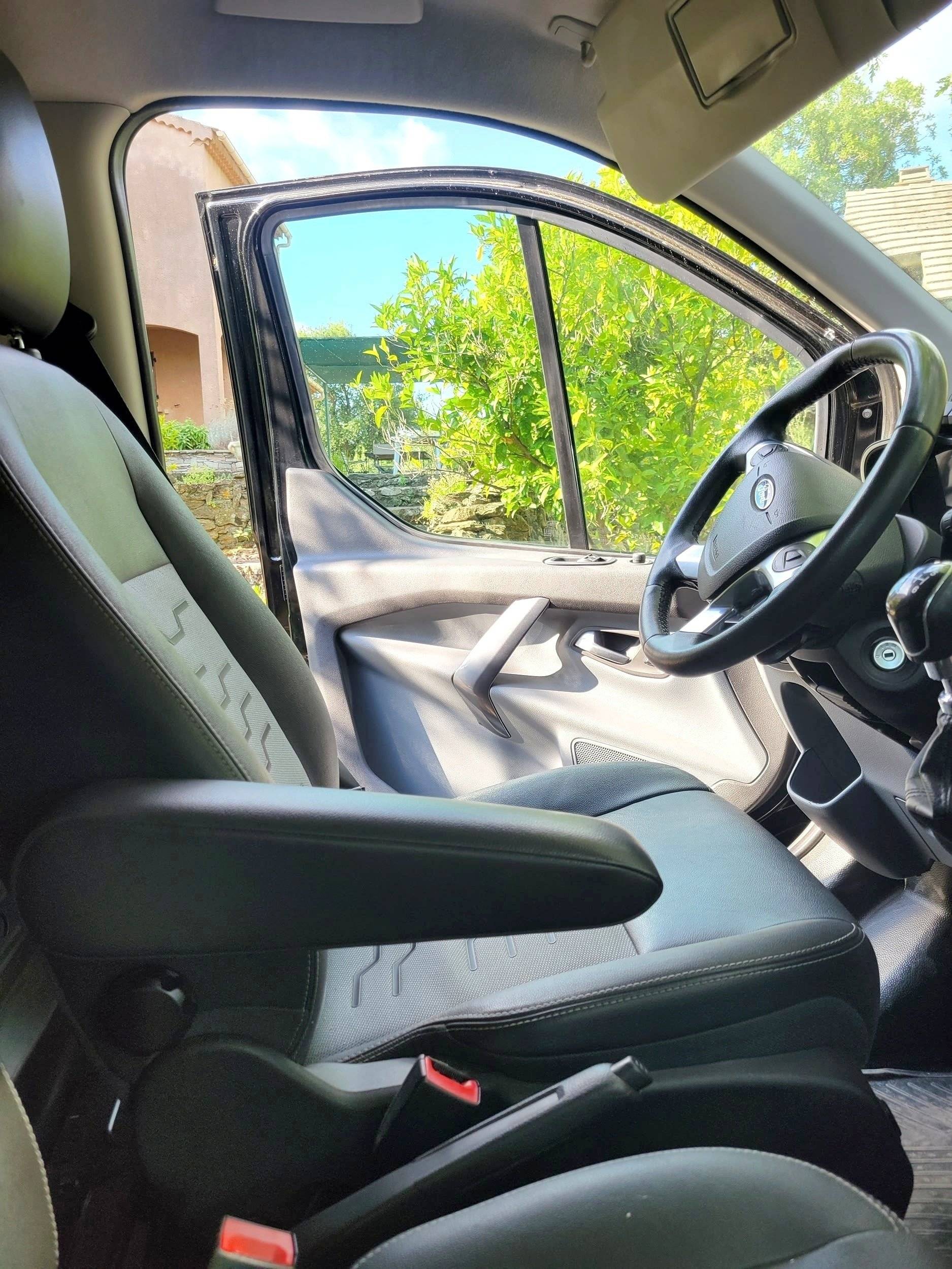 Custo Van Transporter