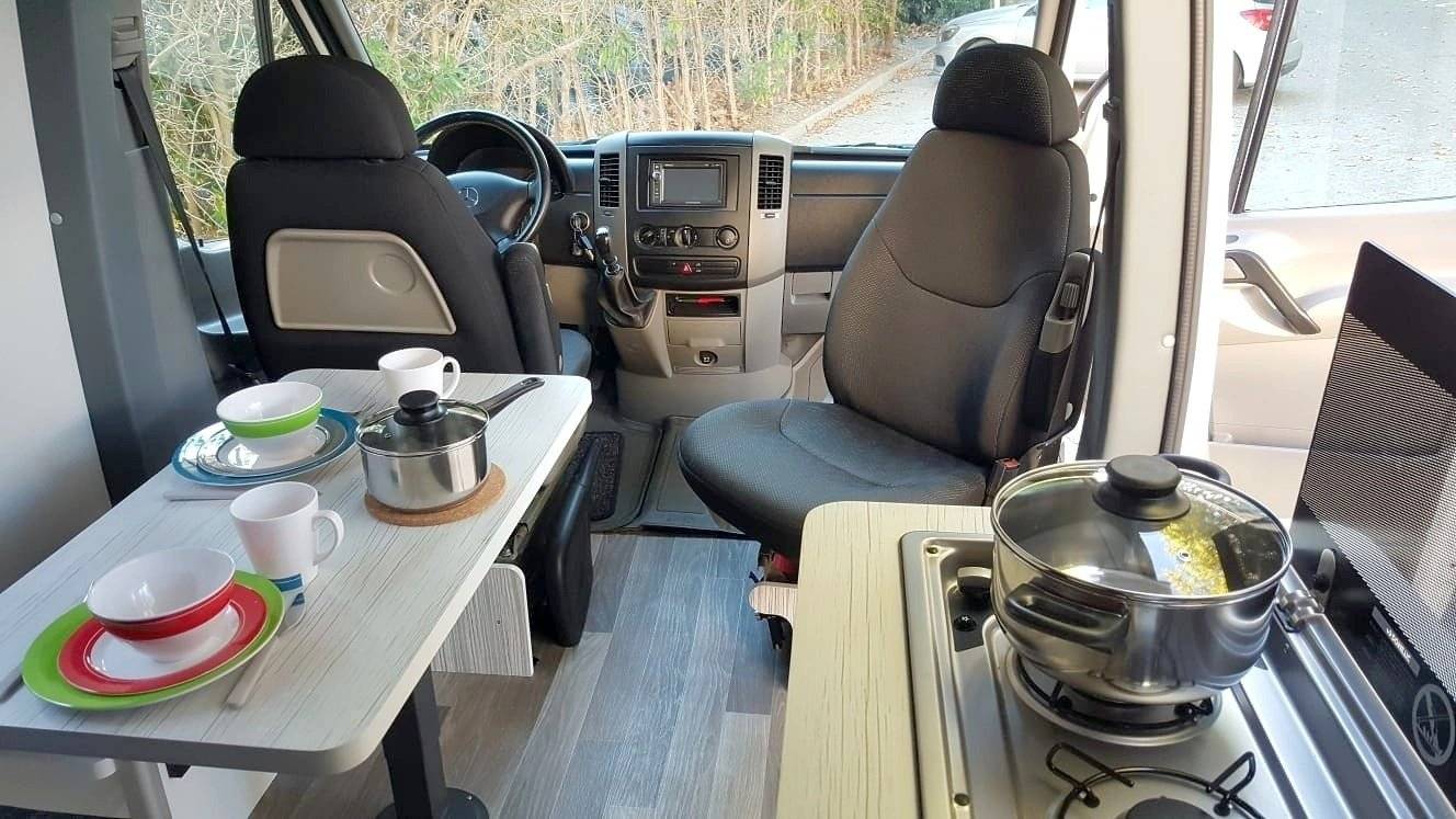 Coin repas Mercedes Sprinter 2,3 l CDI 150 ch. - Yescapa