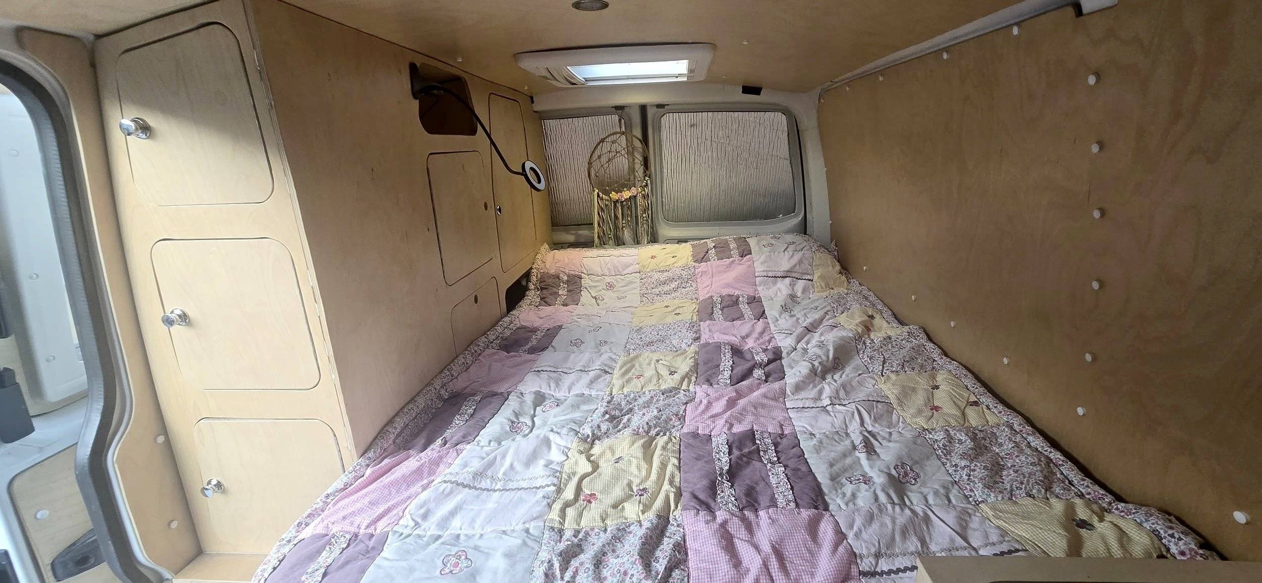 Schlafplätze Volkswagen T5 2,0 l 140 ch - Yescapa