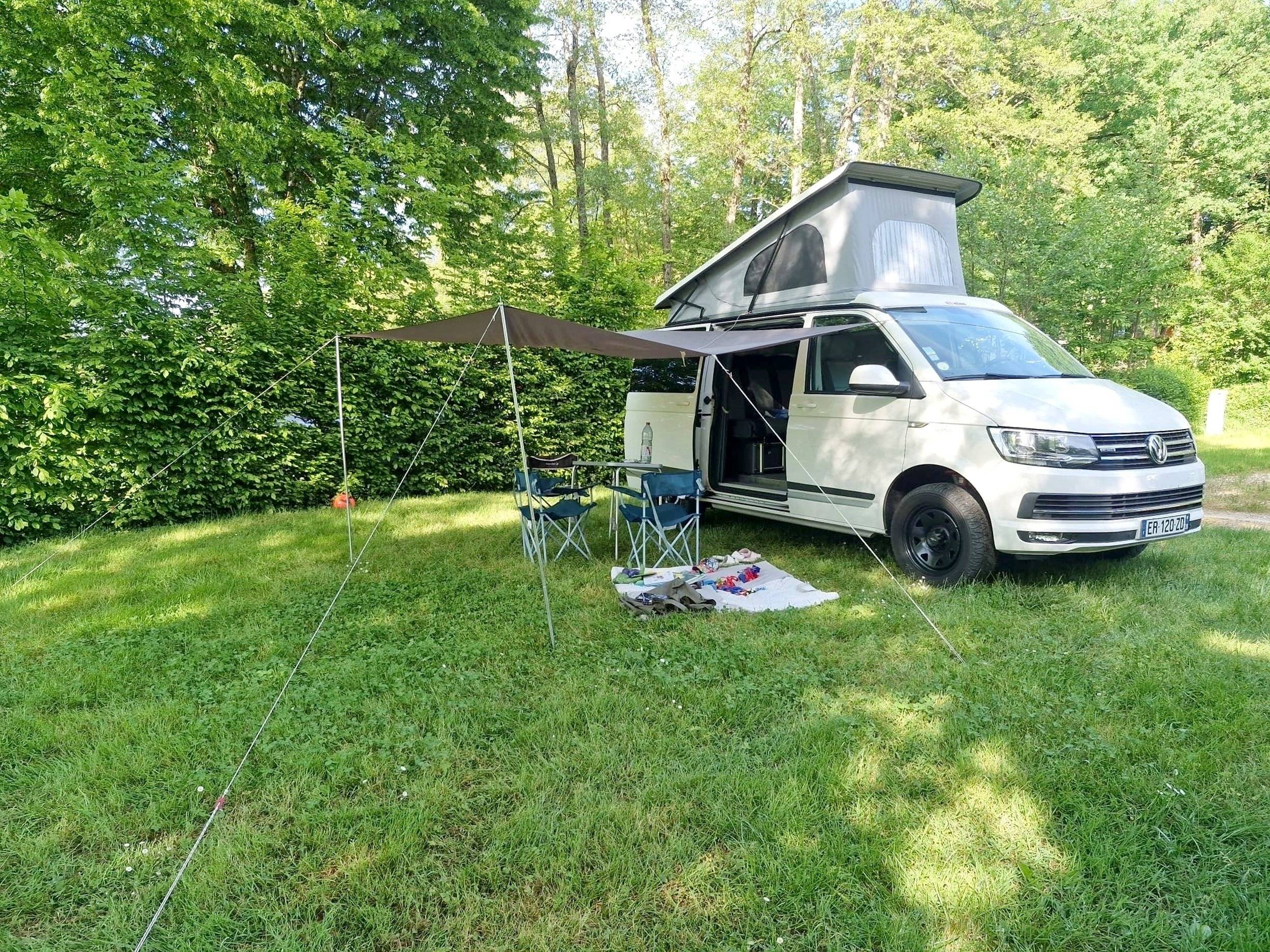 Front view from 3/4 Volkswagen T6 2 l TDI 150 ch - Yescapa