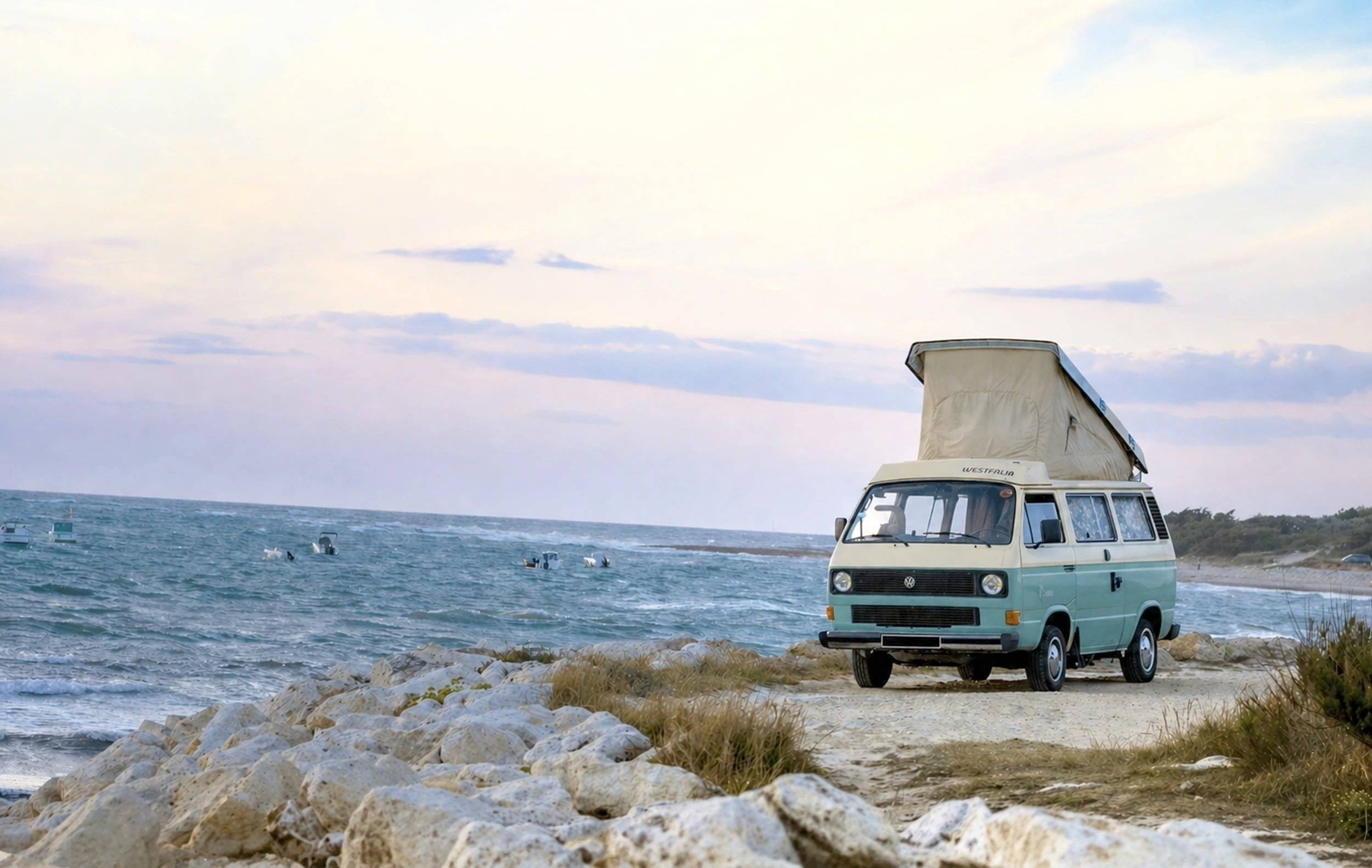Front view from 3/4 Volkswagen Combi t25 - Yescapa