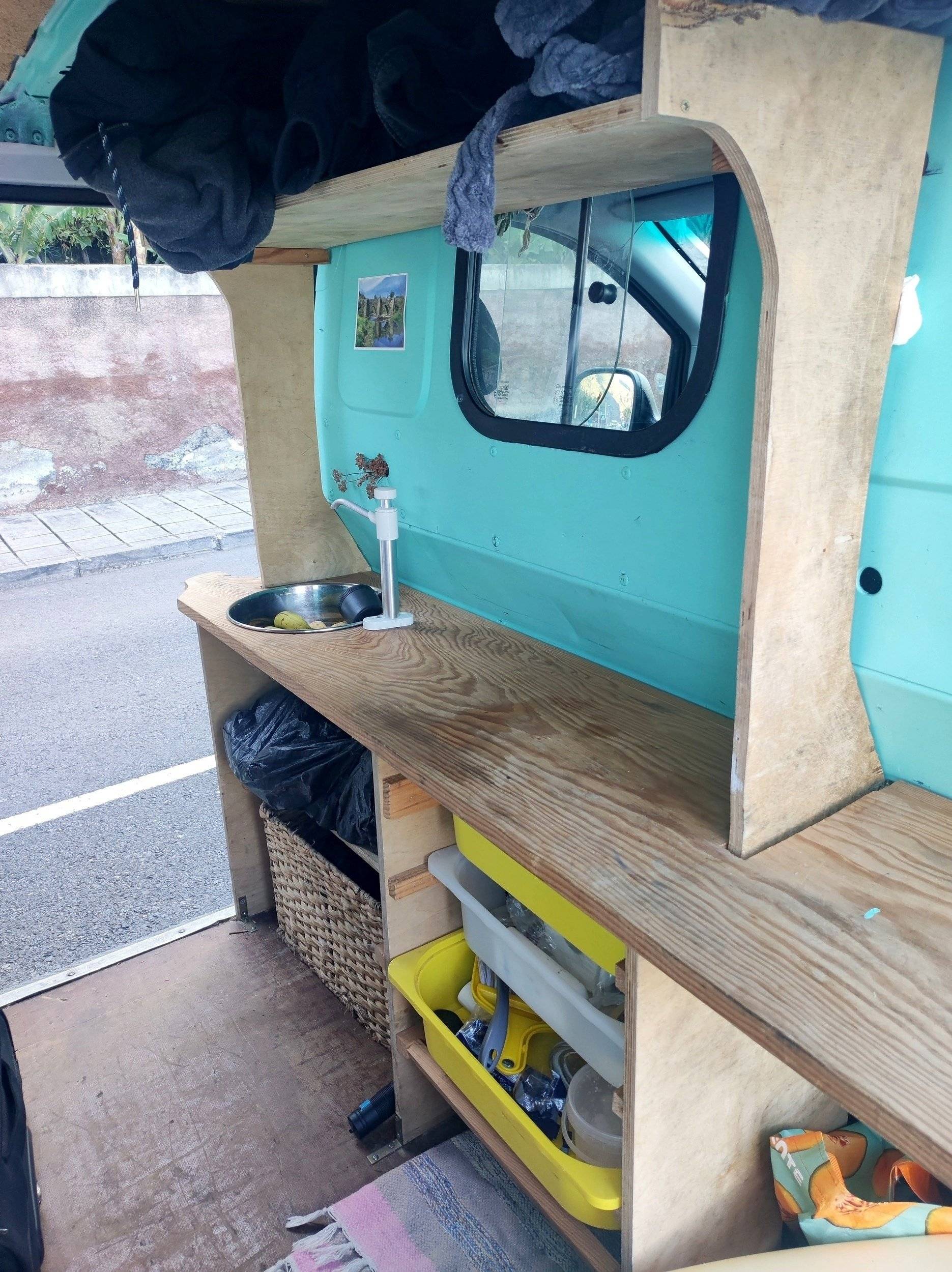 Dining Area Mercedes Mercedes vito - Yescapa