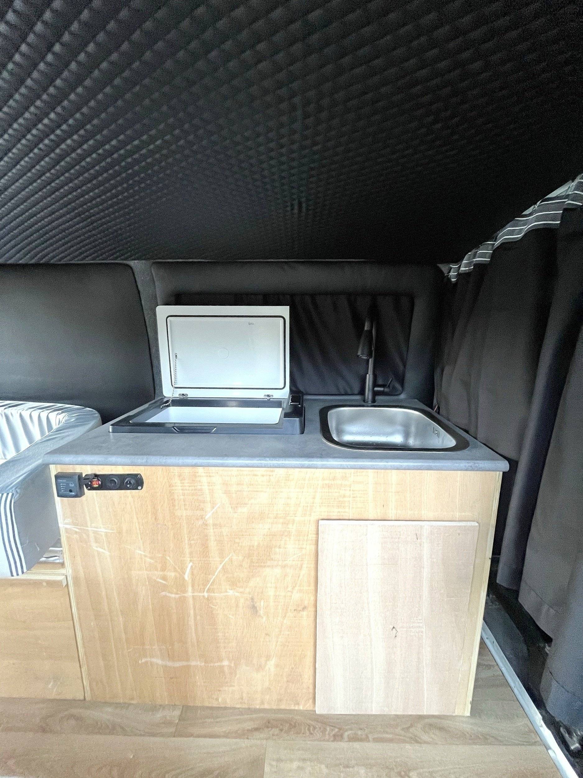 Kitchen Volkswagen T5 1,9 l 102 ch - Yescapa