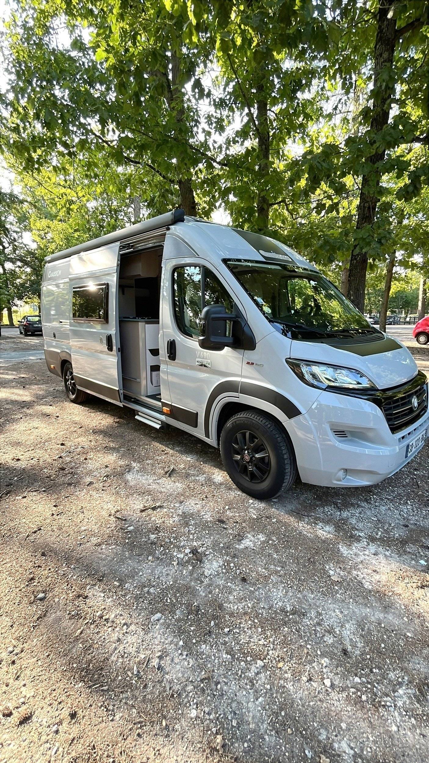 Vue avant de 3/4 Fiat Fiat Ducato - Yescapa
