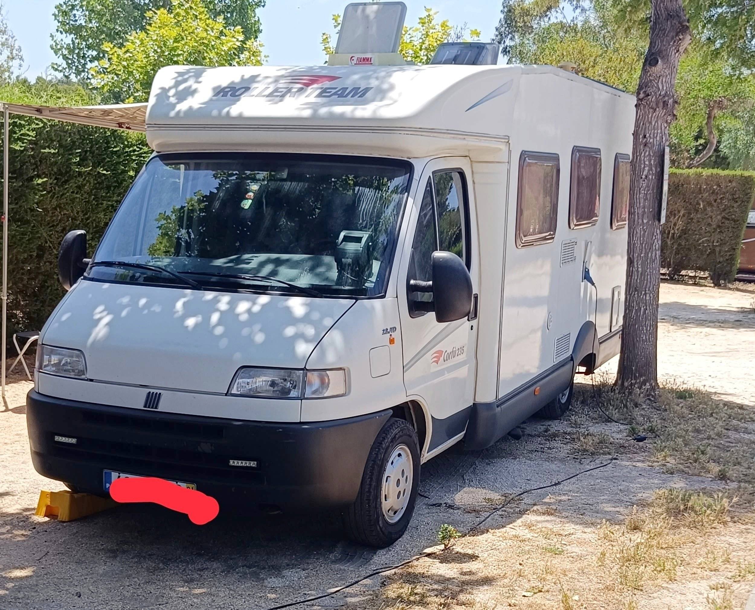 Front view from 3/4 Fiat Ducato 2.8 idTD 230 - Yescapa