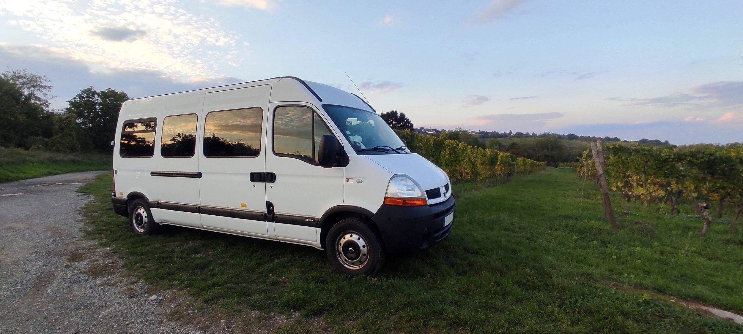 Vista de 3/4 Renault Master 2 - 2006 - 2.5l dci 120ch - Yescapa
