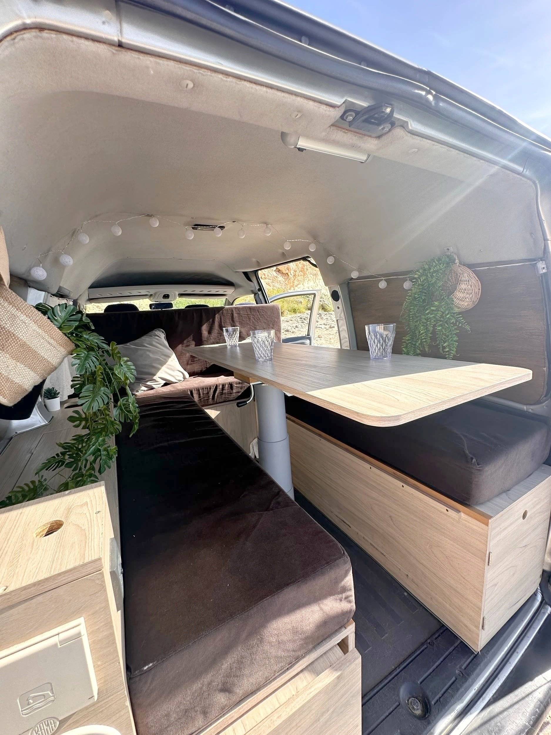 Área de jantar Peugeot Peugeot - Yescapa