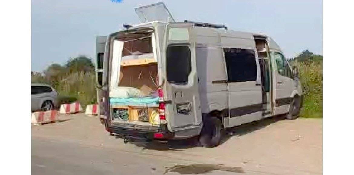 Front view from 3/4 Mercedes Sprinter - Yescapa