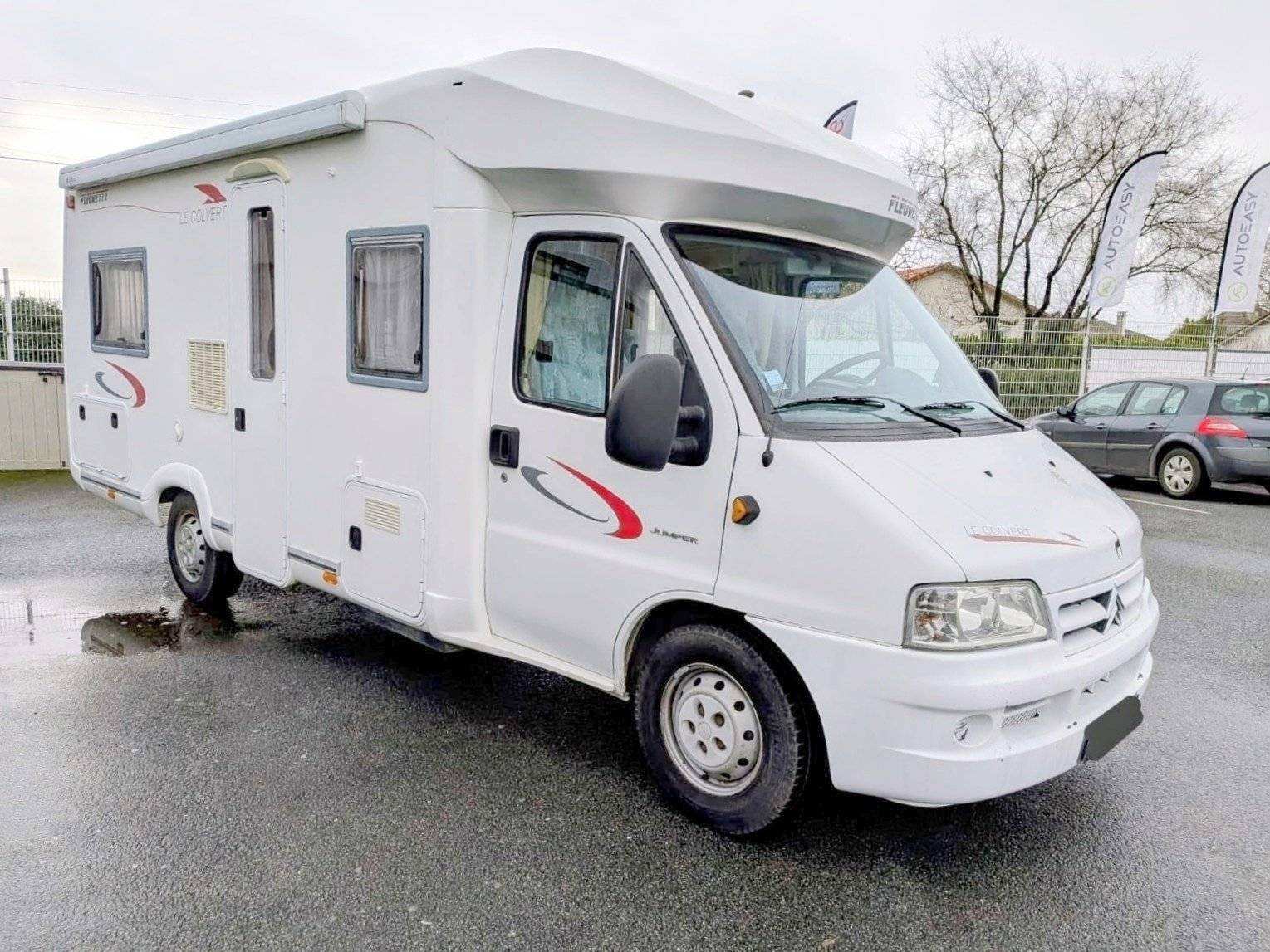 Front view from 3/4 Citroën Jumper 2,8 HDI 127 cv - Yescapa