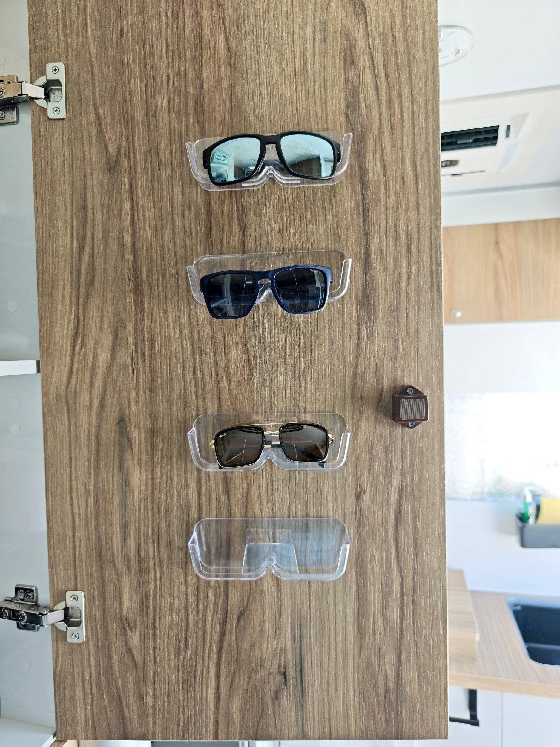 3 C Cartier/Brisebras c