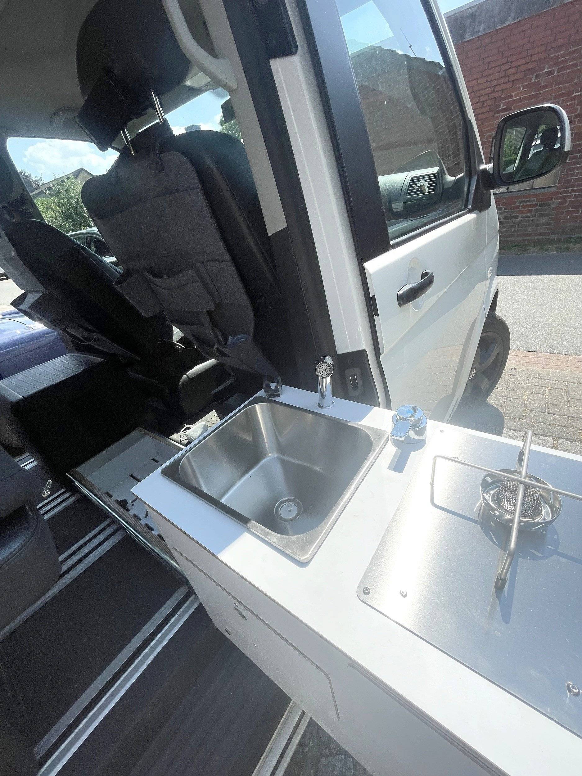 Área de jantar Volkswagen Volkswagen T5 - Yescapa