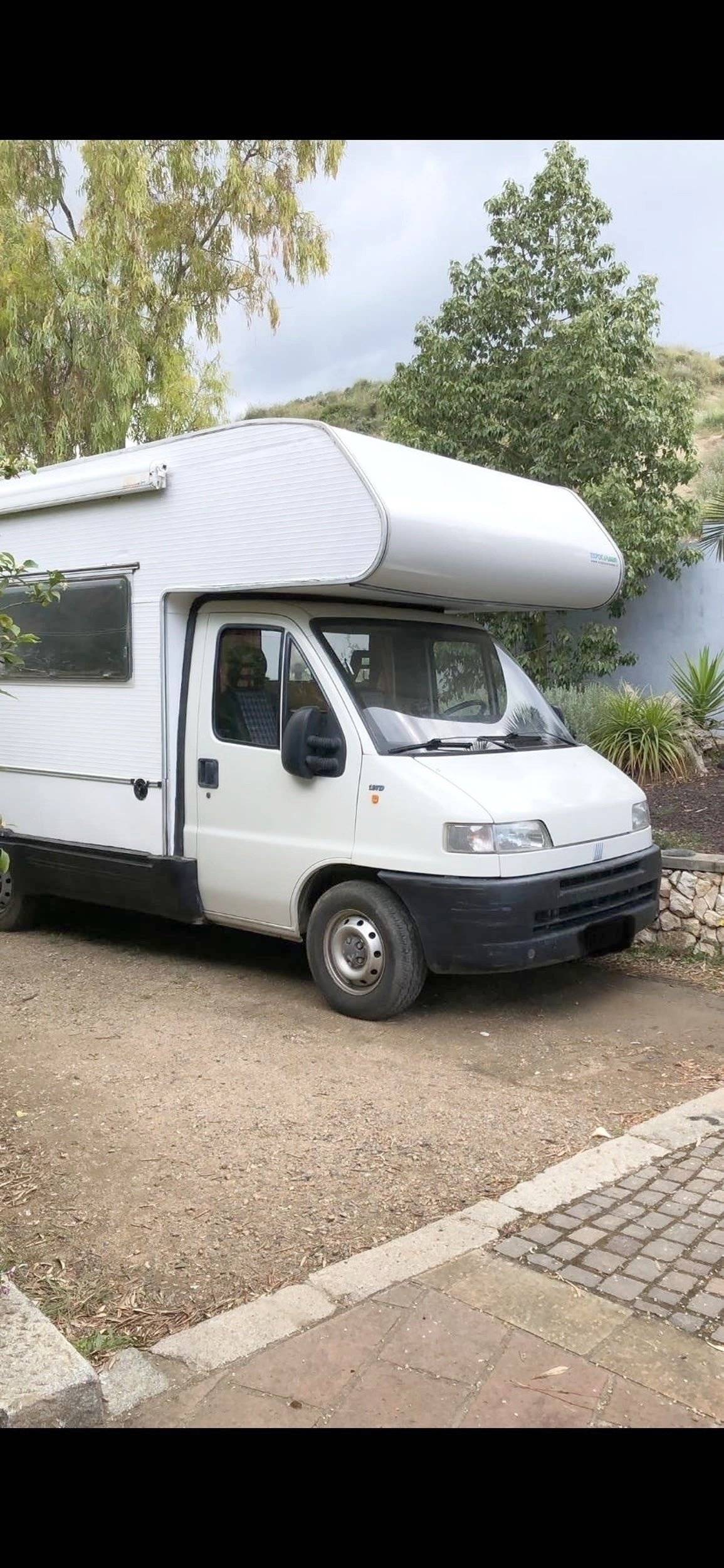 Voorkant 3/4 Fiat Ducato 1,9 TD - Yescapa