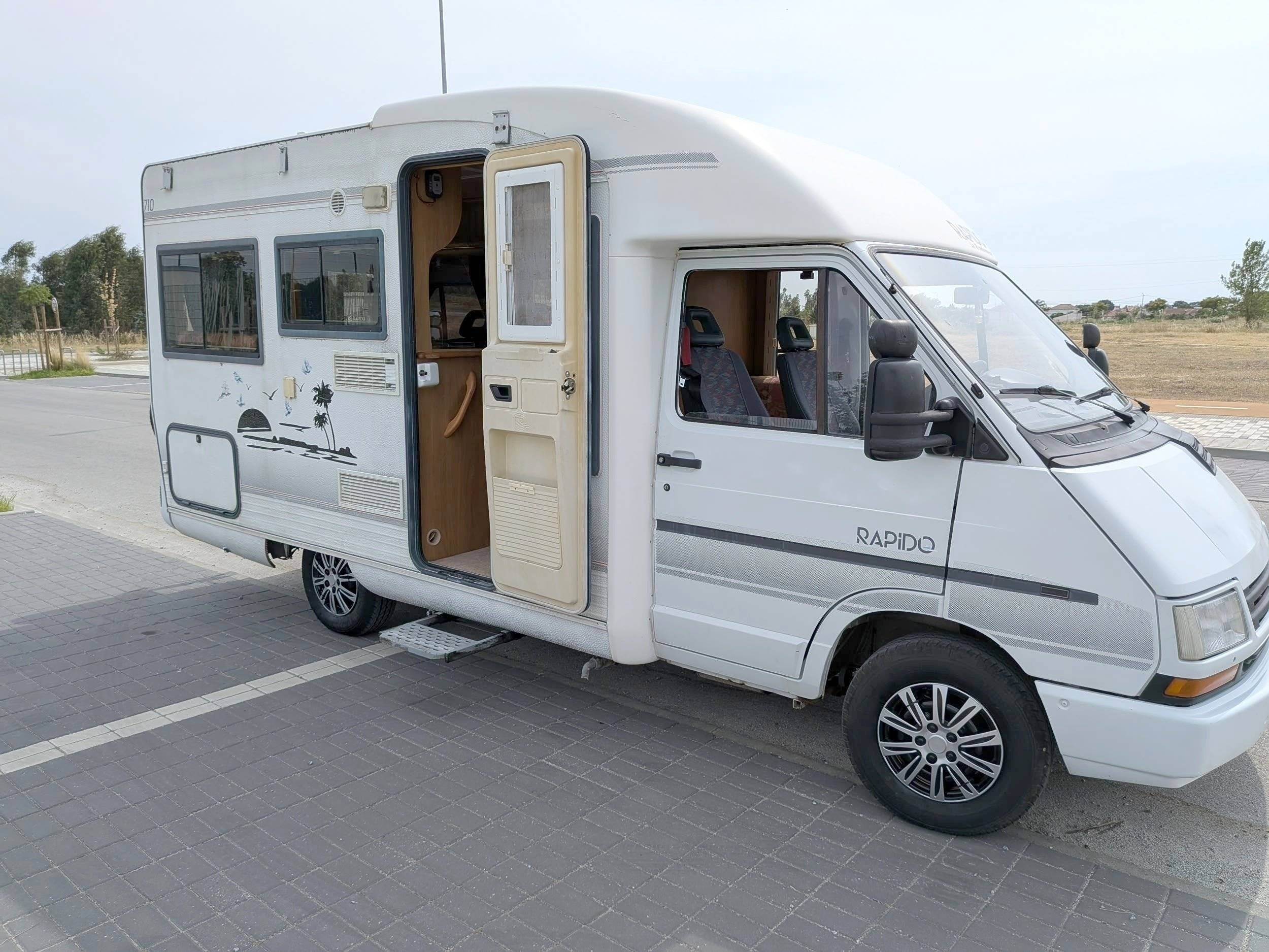 Rapido Renault trafic  