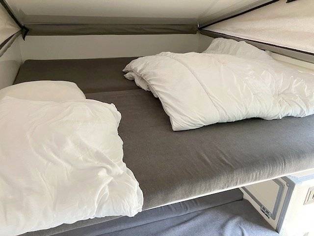 Berth Toyota Toyota Hylux 4X4 - Yescapa