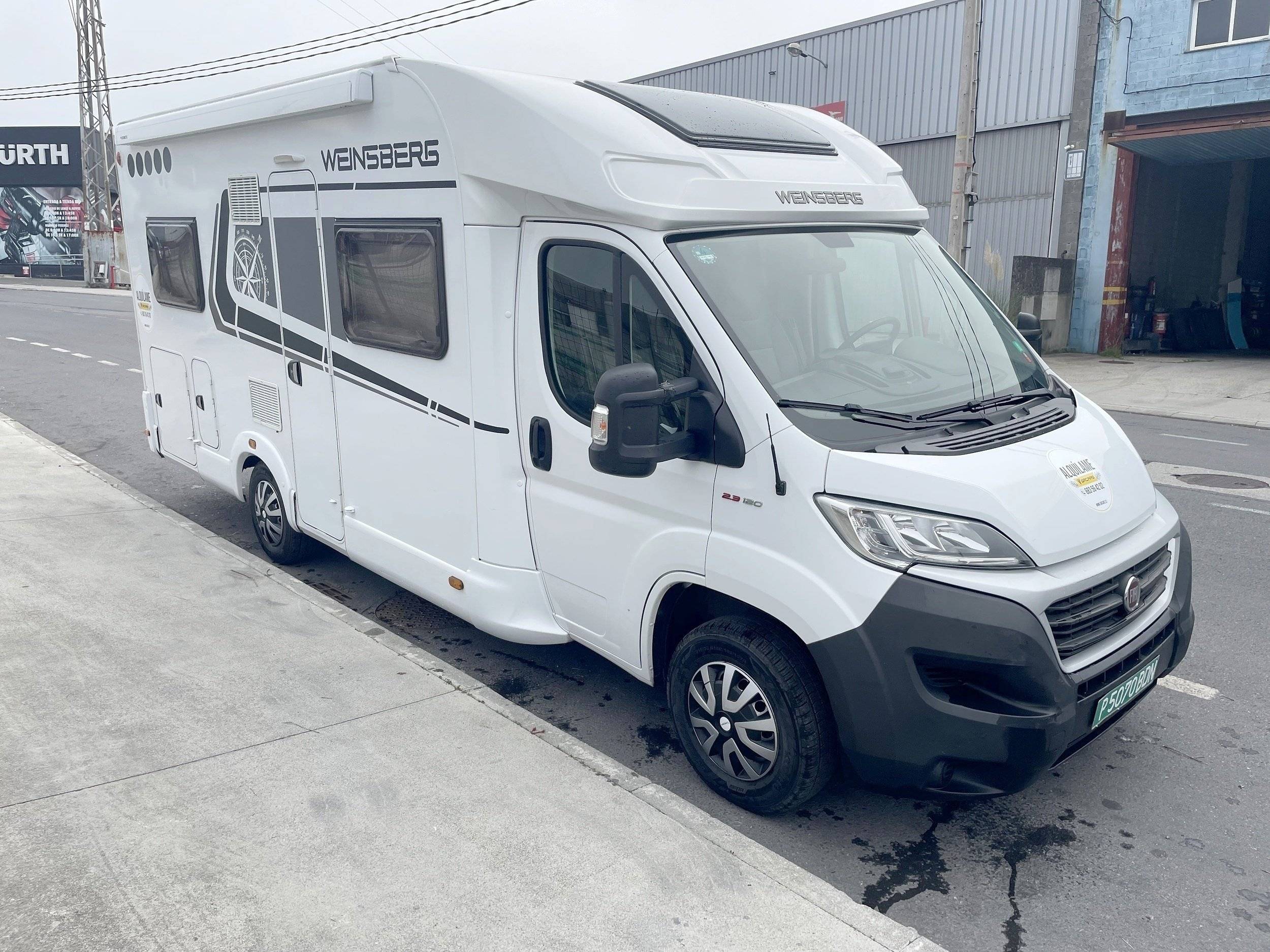 Front view from 3/4 Fiat Ducato 2,2 l 120 ch - Yescapa