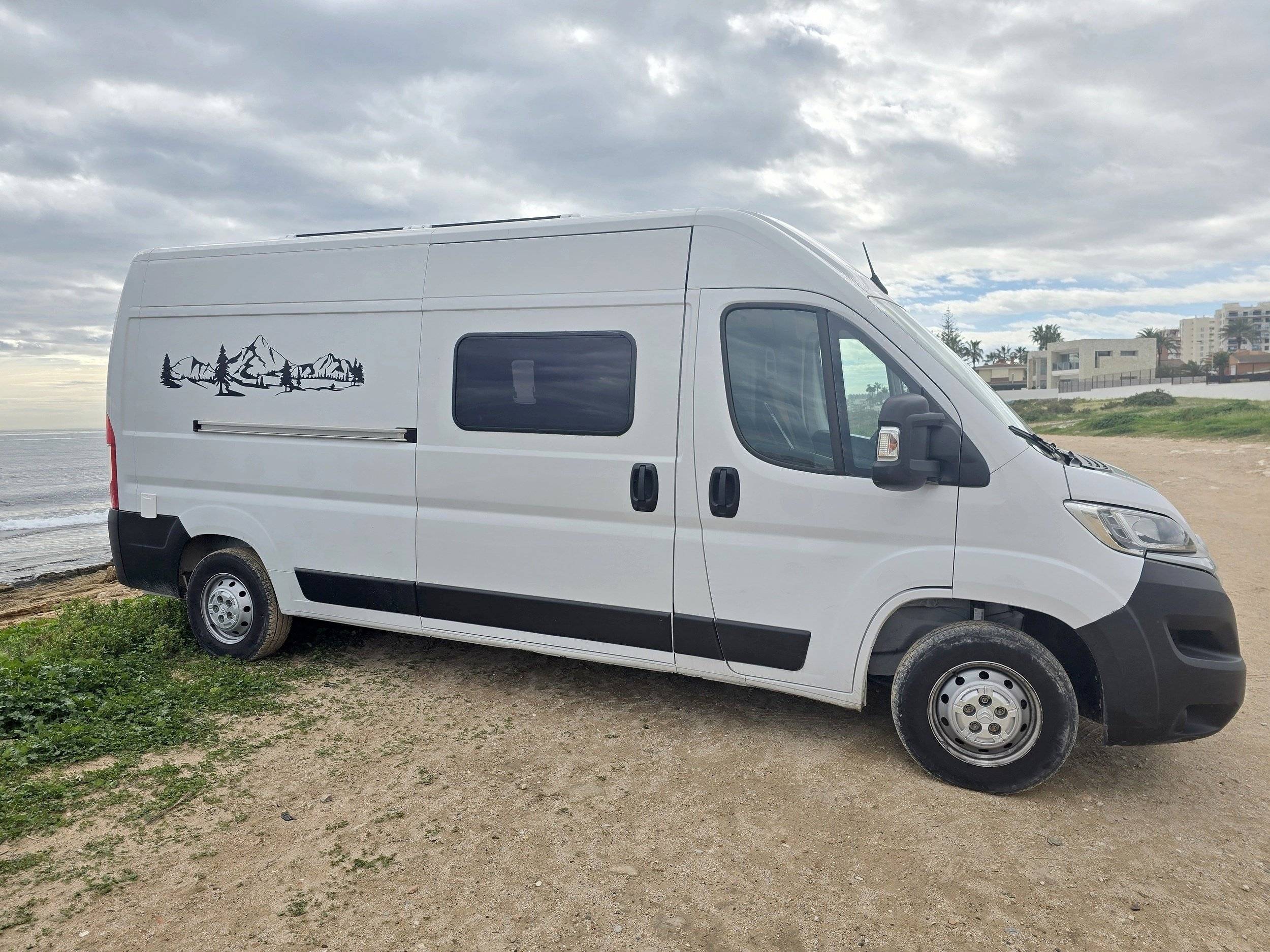 Vista del vehicle angle davanter  - Yescapa