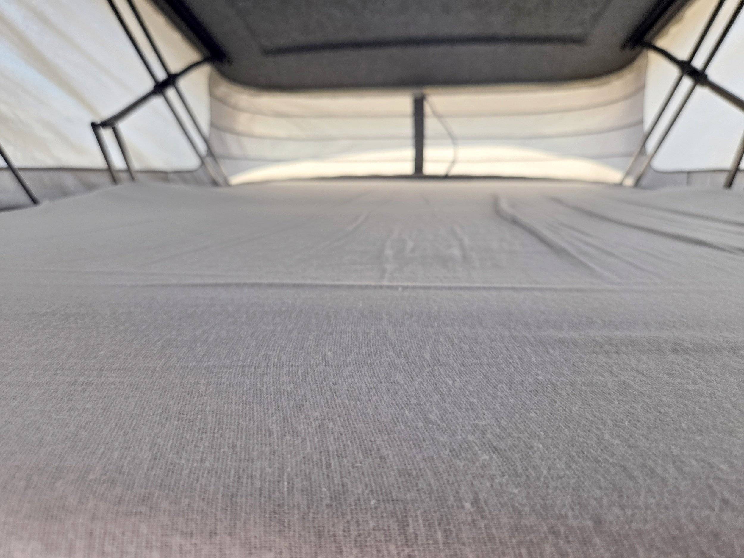 Plazas en cama Renault Trafic III L2H2  1.6 DCI 125 ch Energy - Yescapa