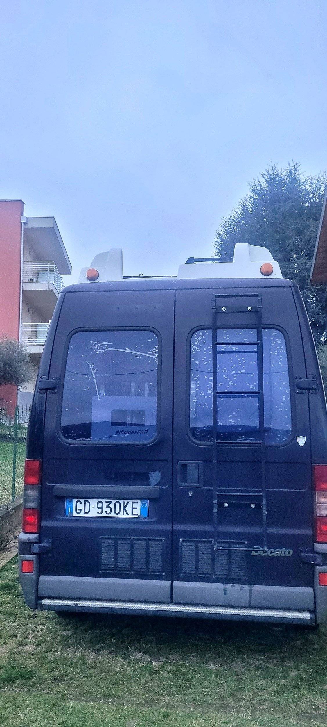 Vista posteriore  - Yescapa