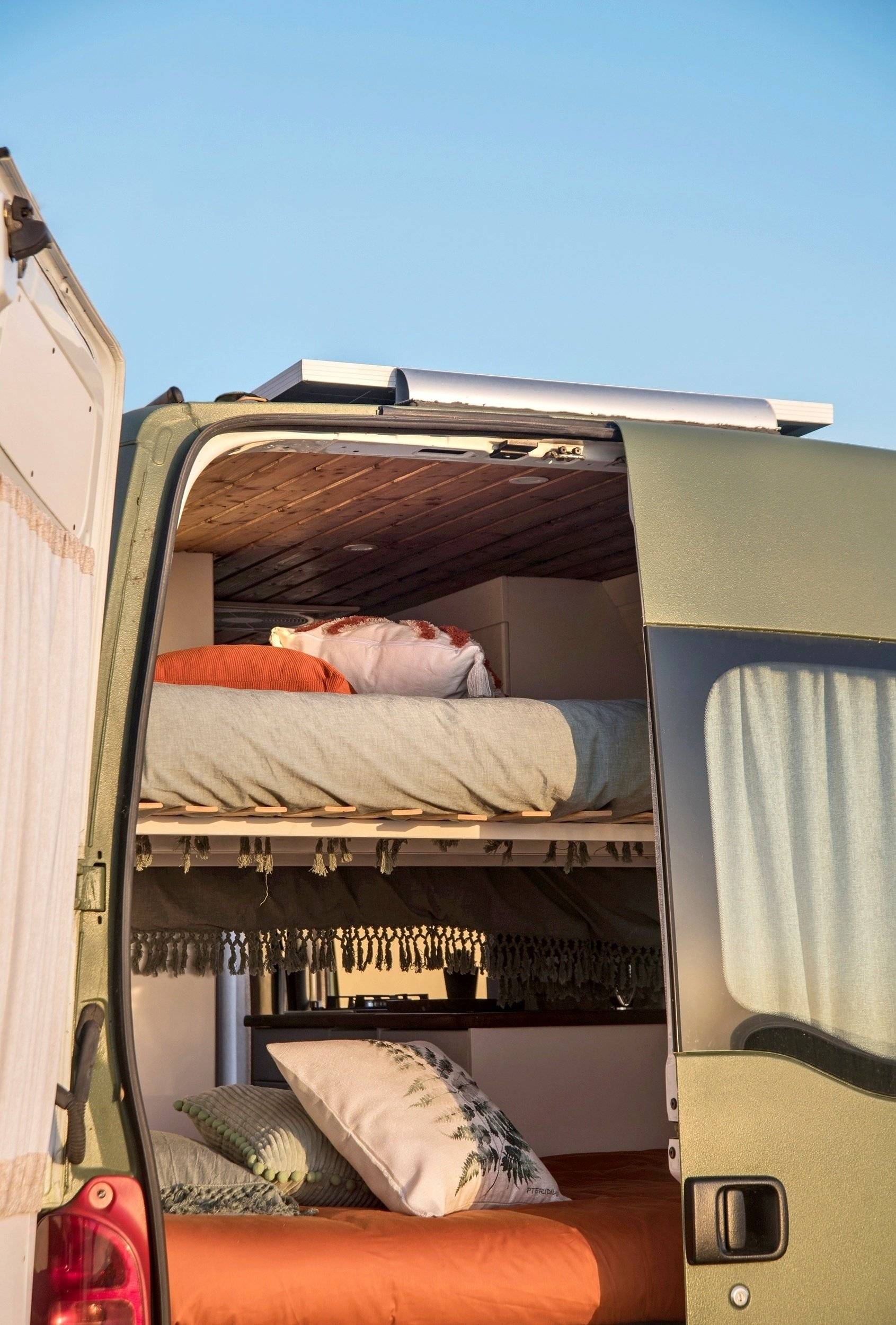 Berth Renault Renault Master - Yescapa