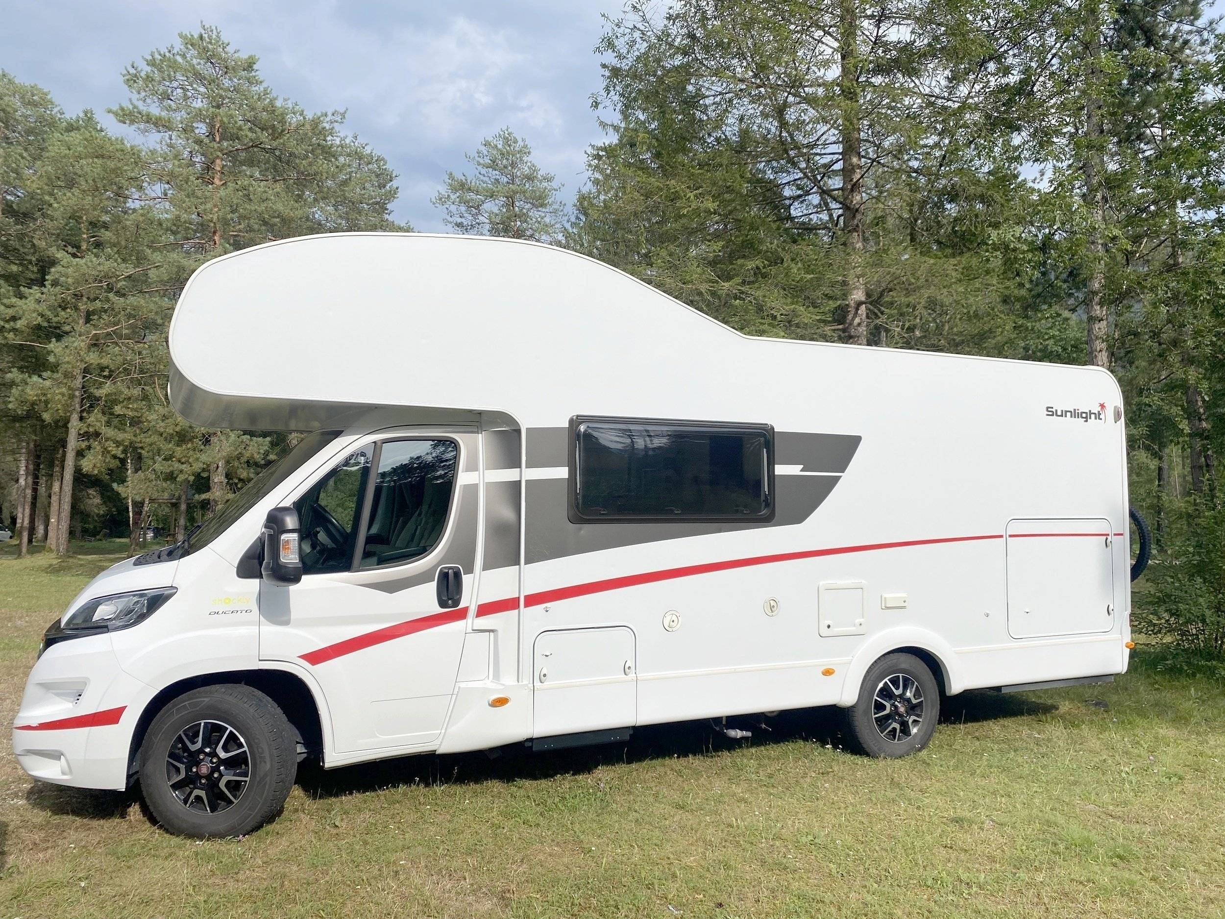 Vista frontale a ¾ Fiat Ducato 2,3 l 180 ch - Yescapa