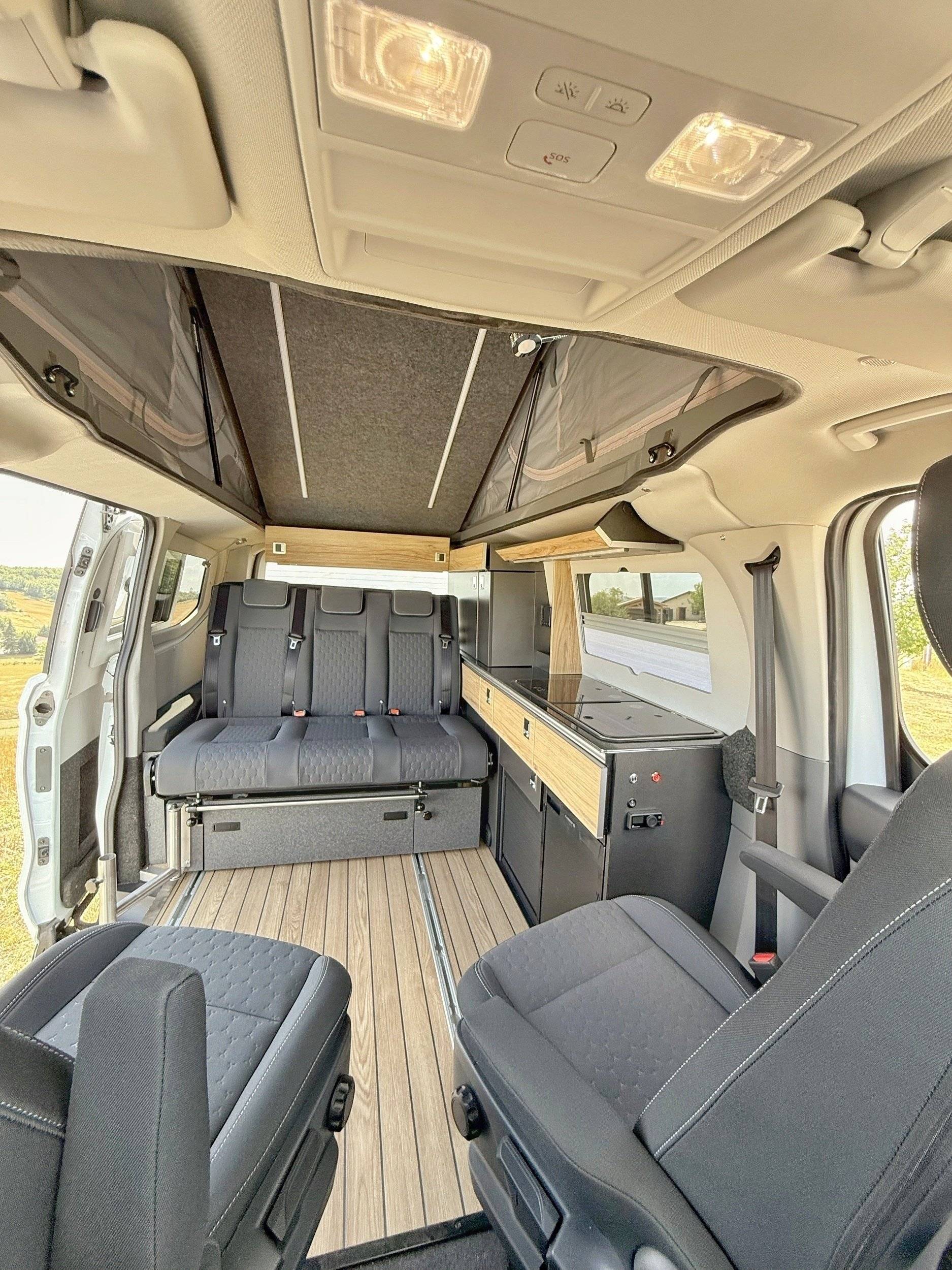 Dining Area Ford ford transit 170 automatique - Yescapa
