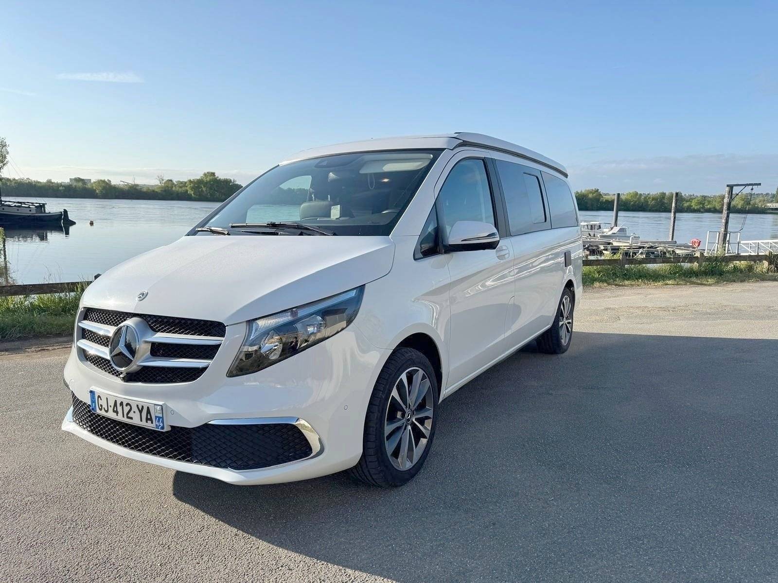 Vista del vehículo ángulo delantero Mercedes Viano - Yescapa