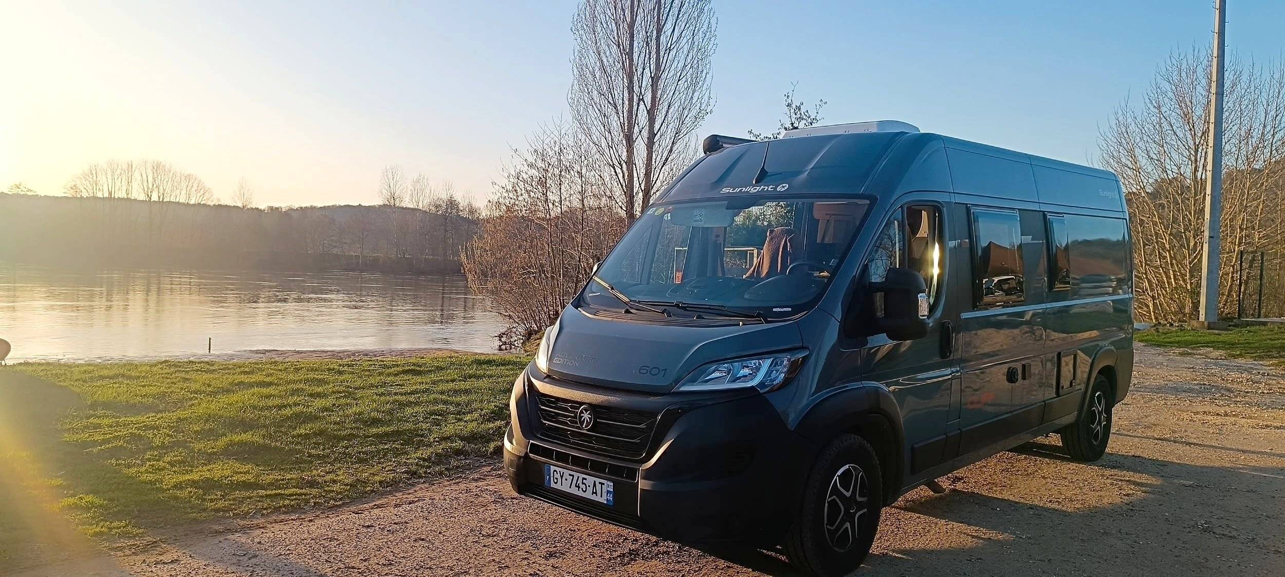 Vista de 3/4 Fiat Ducato 2,2 l Multijet 130 ch. - Yescapa