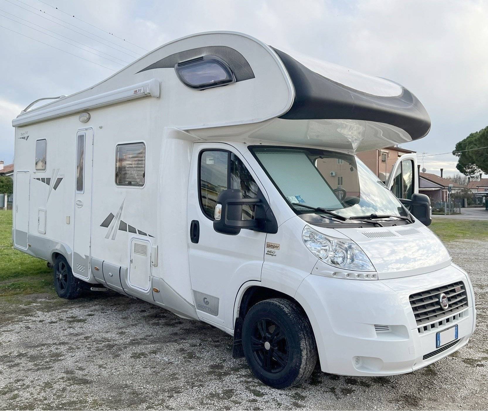 Vista frontale a ¾ Fiat Fiat ducato - Yescapa