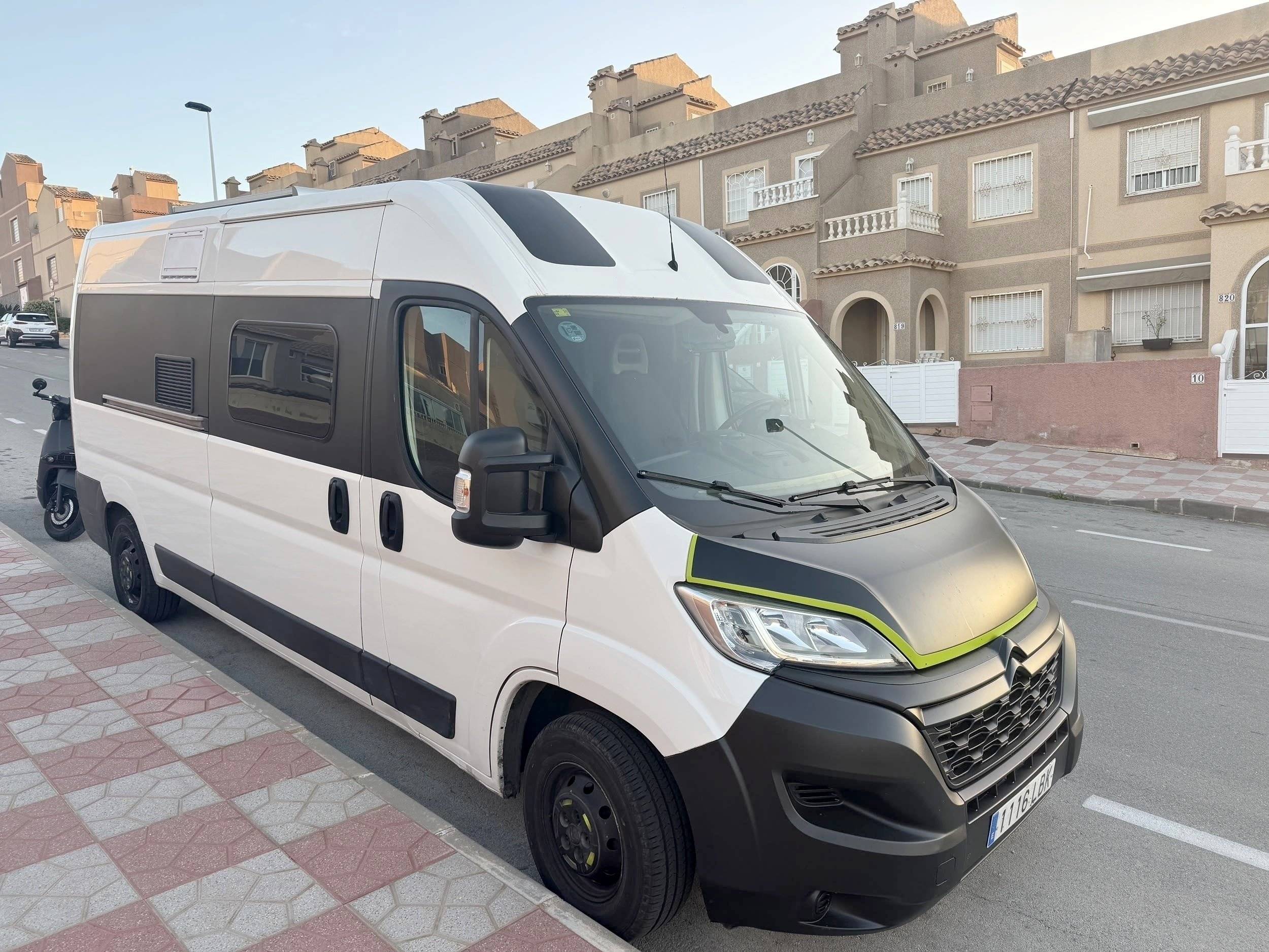 Vue avant de 3/4  - Yescapa