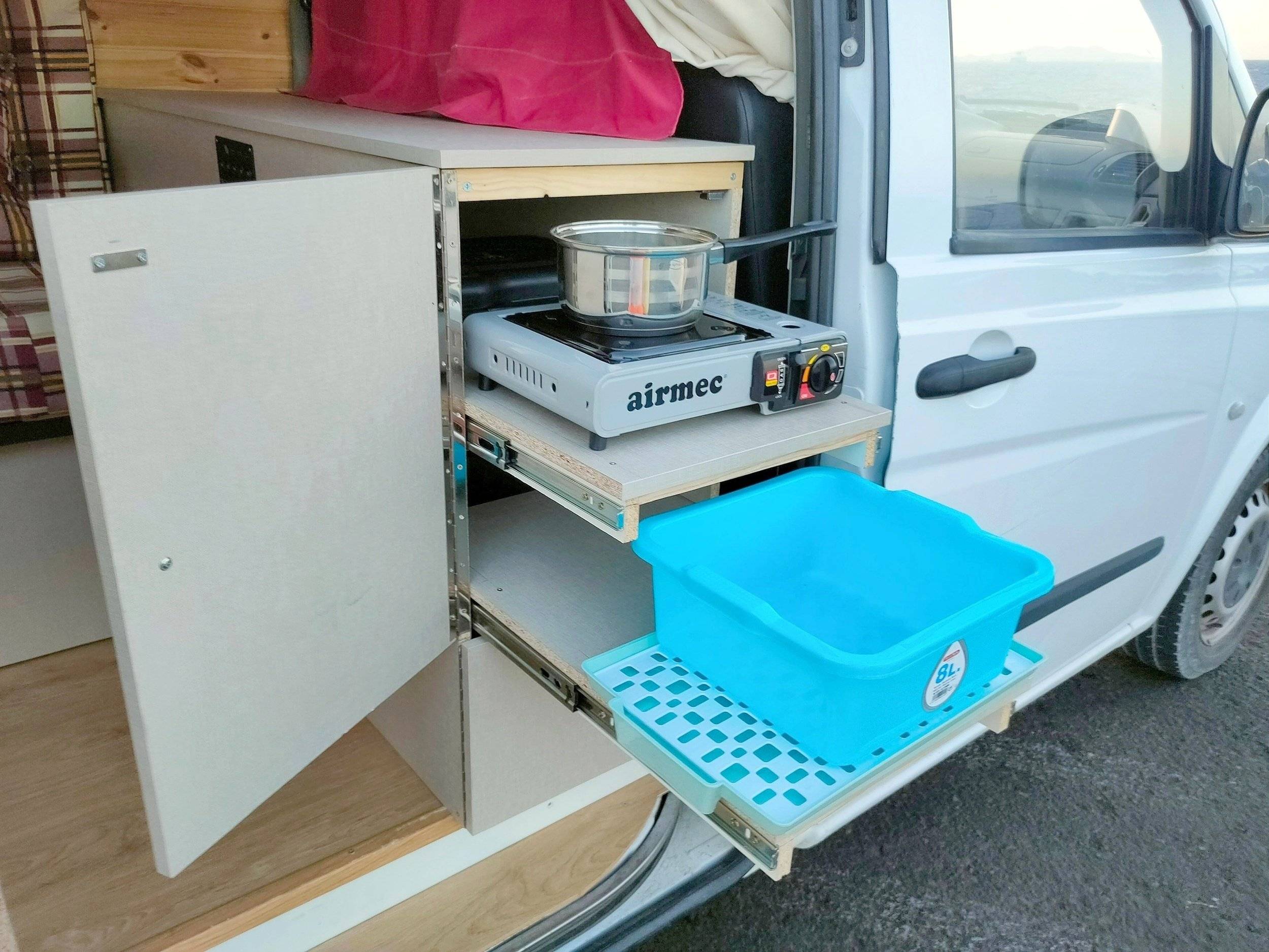 Coin cuisine Mercedes vito 2,2l 95CV - Yescapa