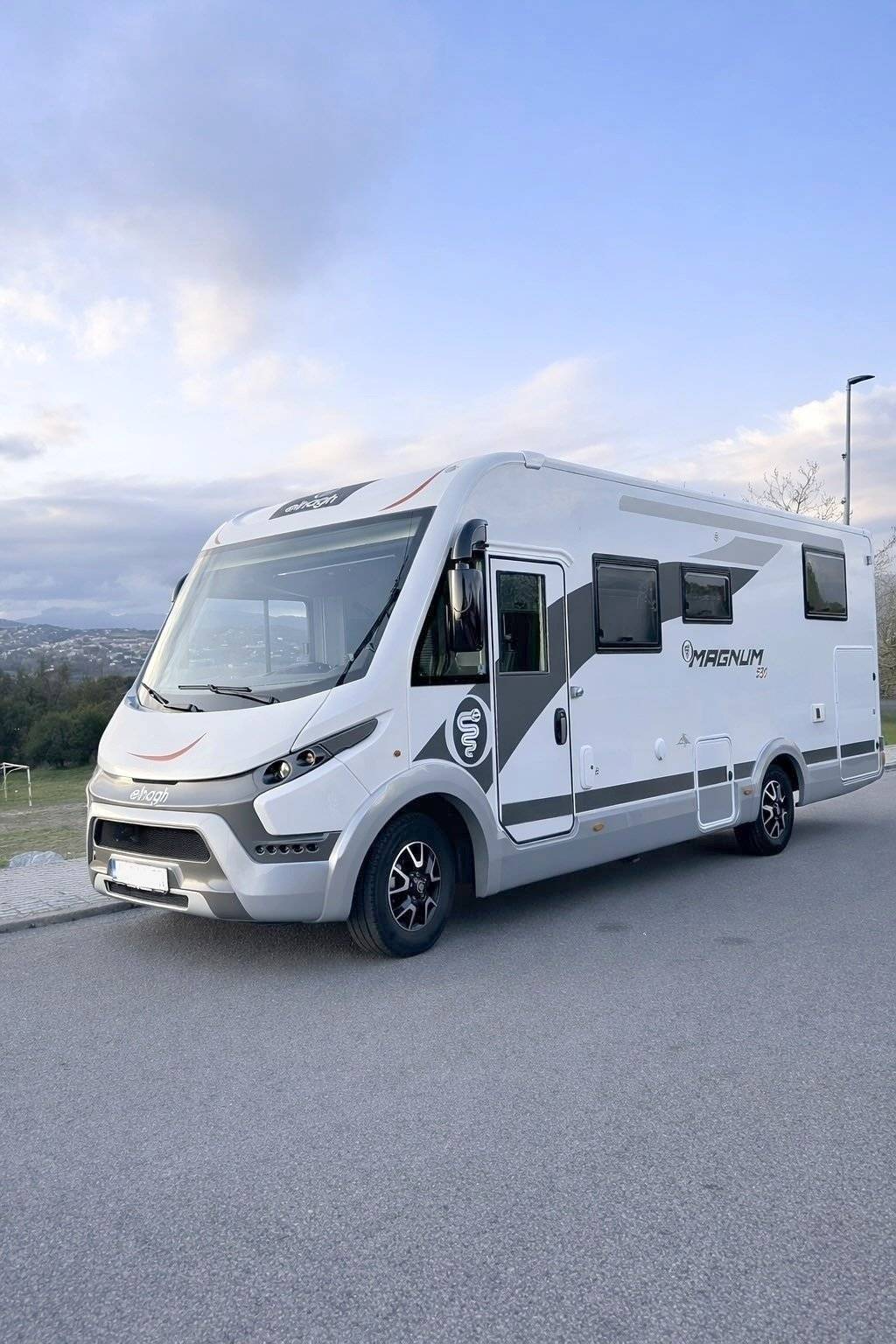 Front view from 3/4 Fiat 2.3 160 Cv Euro 6D - Yescapa