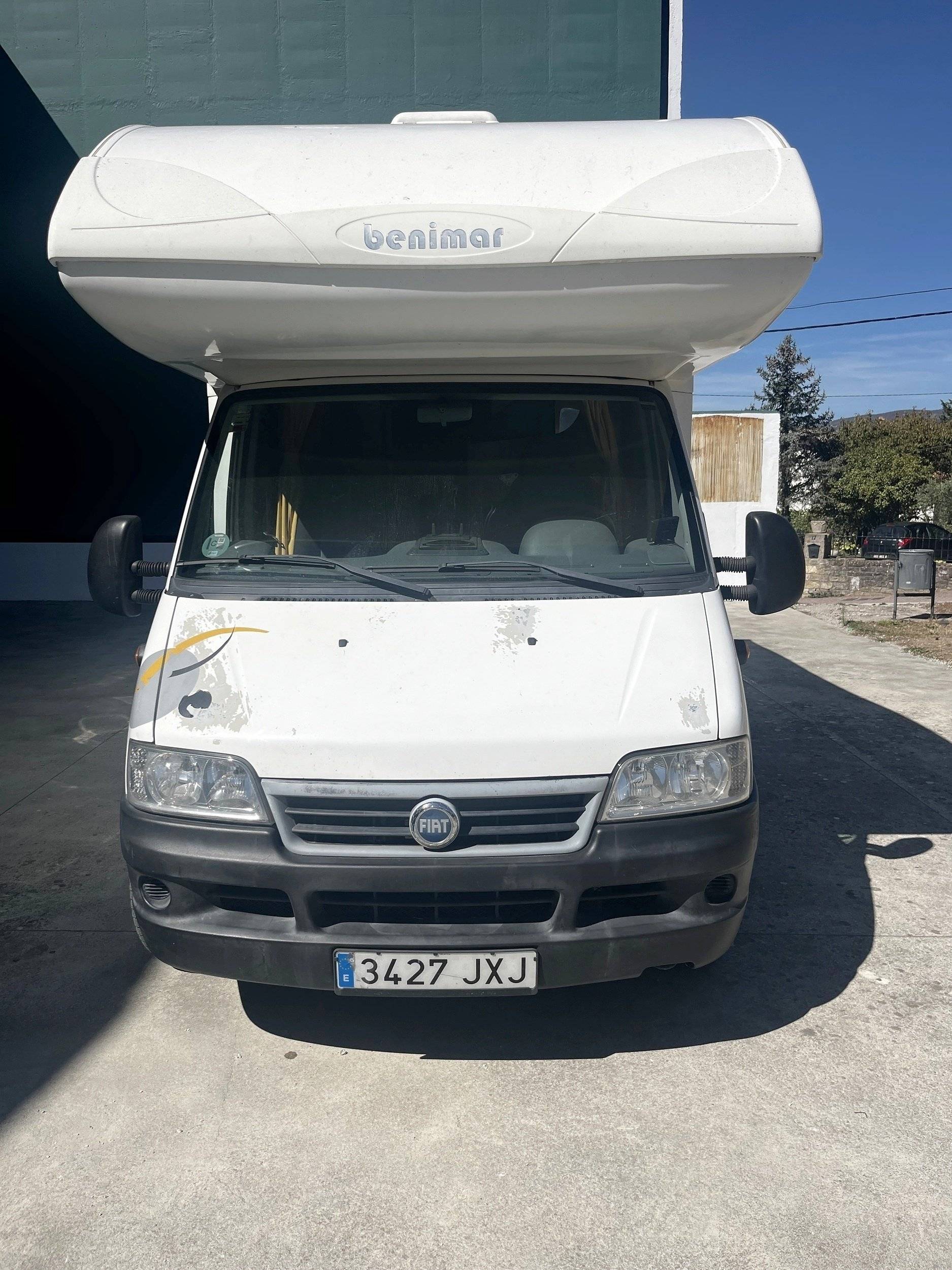 Vista frontale a ¾ Fiat - Yescapa